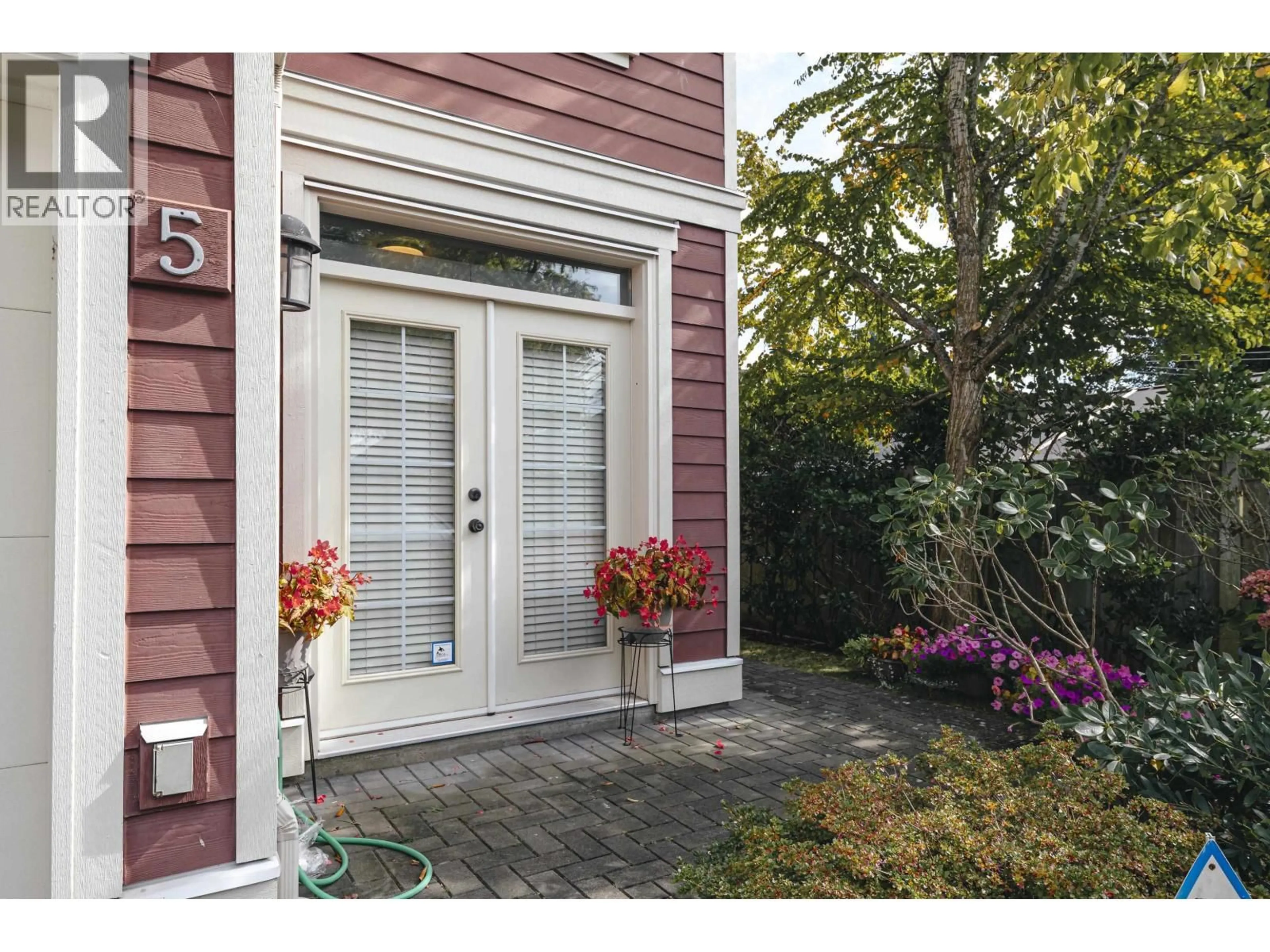 Indoor entryway for 5 - 9600 NO. 3 ROAD, Richmond British Columbia V7A1W3