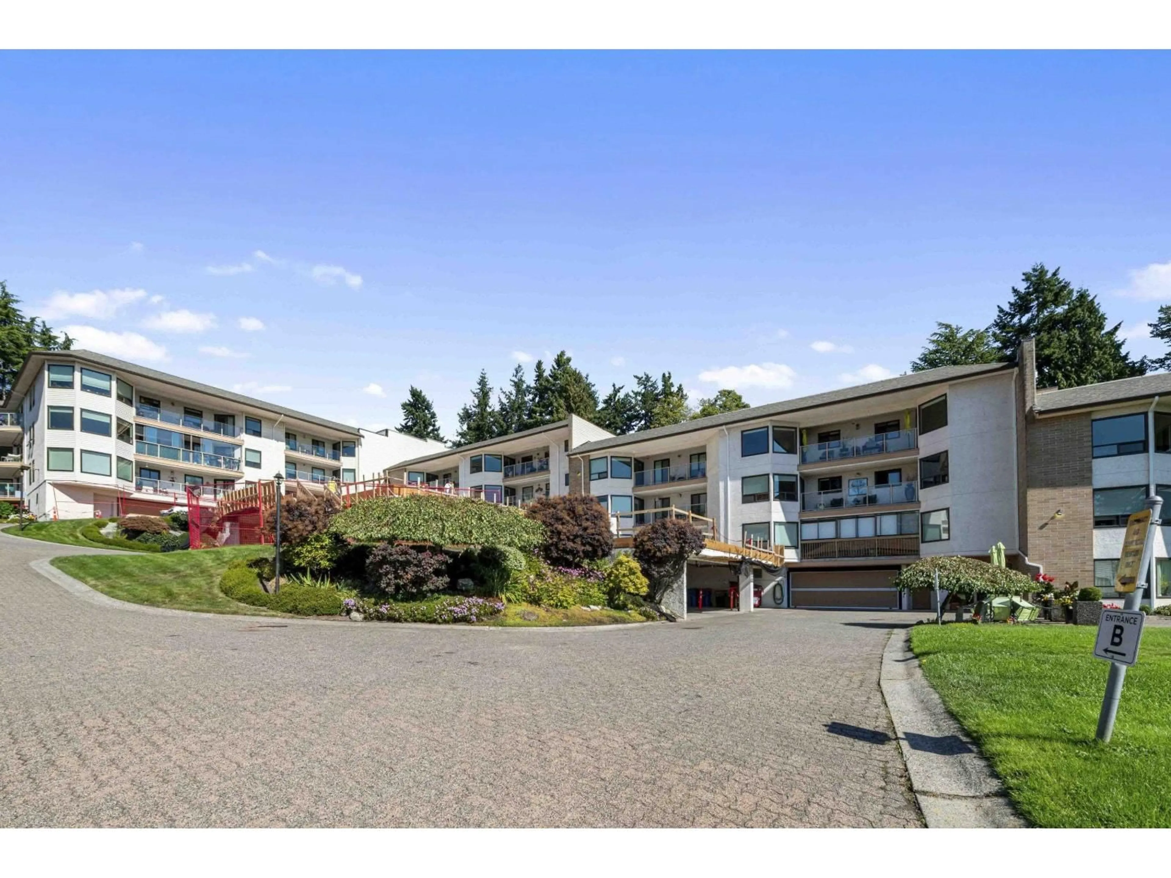 Patio, mountain view for 401 - 1350 VIDAL, White Rock British Columbia V4B5G6