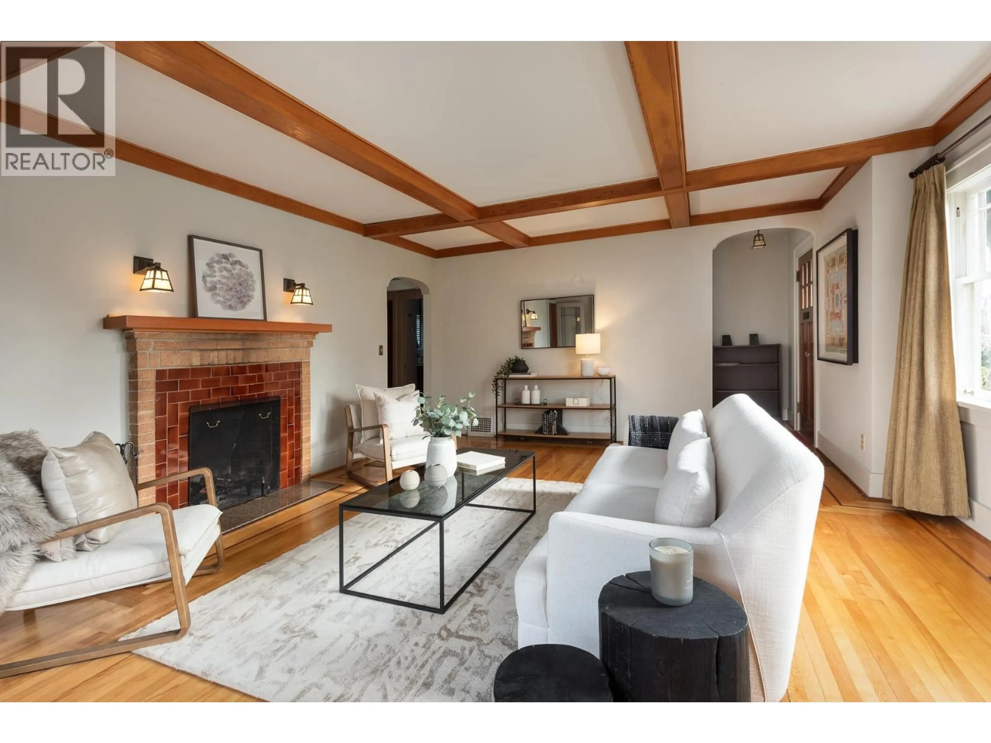 Living room with furniture, wood/laminate floor for 415 THIRD STREET, New Westminster British Columbia V3L2S3