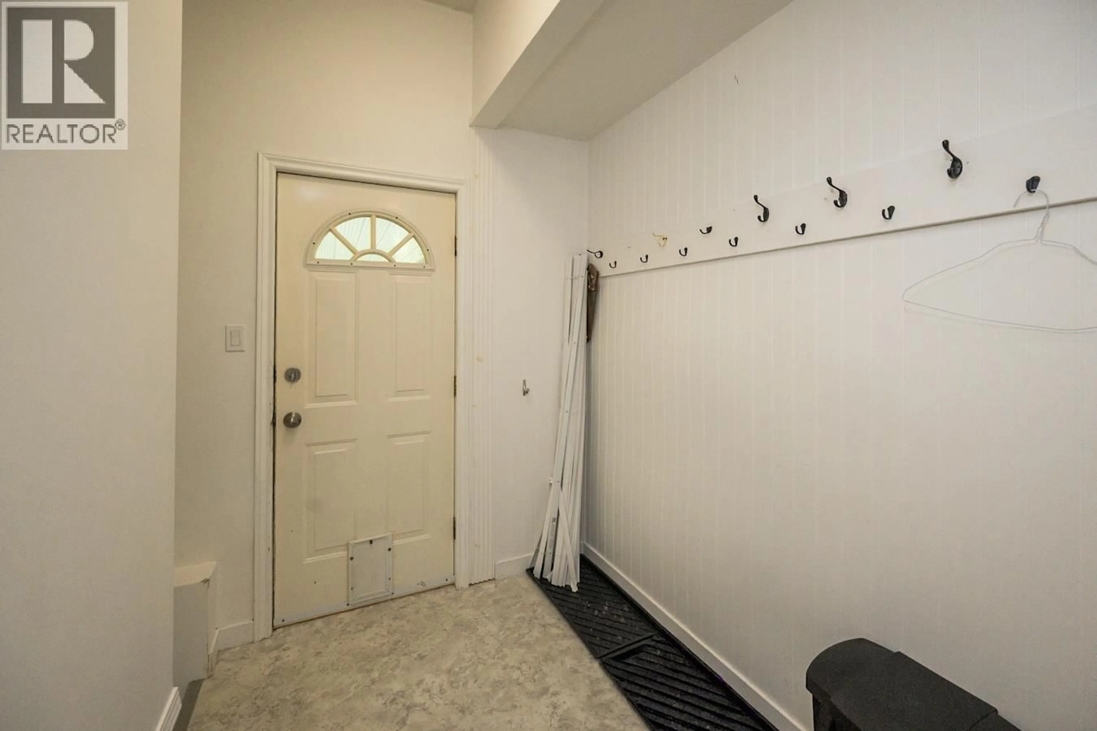 Indoor entryway for 6002 GAUTHIER ROAD, Prince George British Columbia V2N5M5