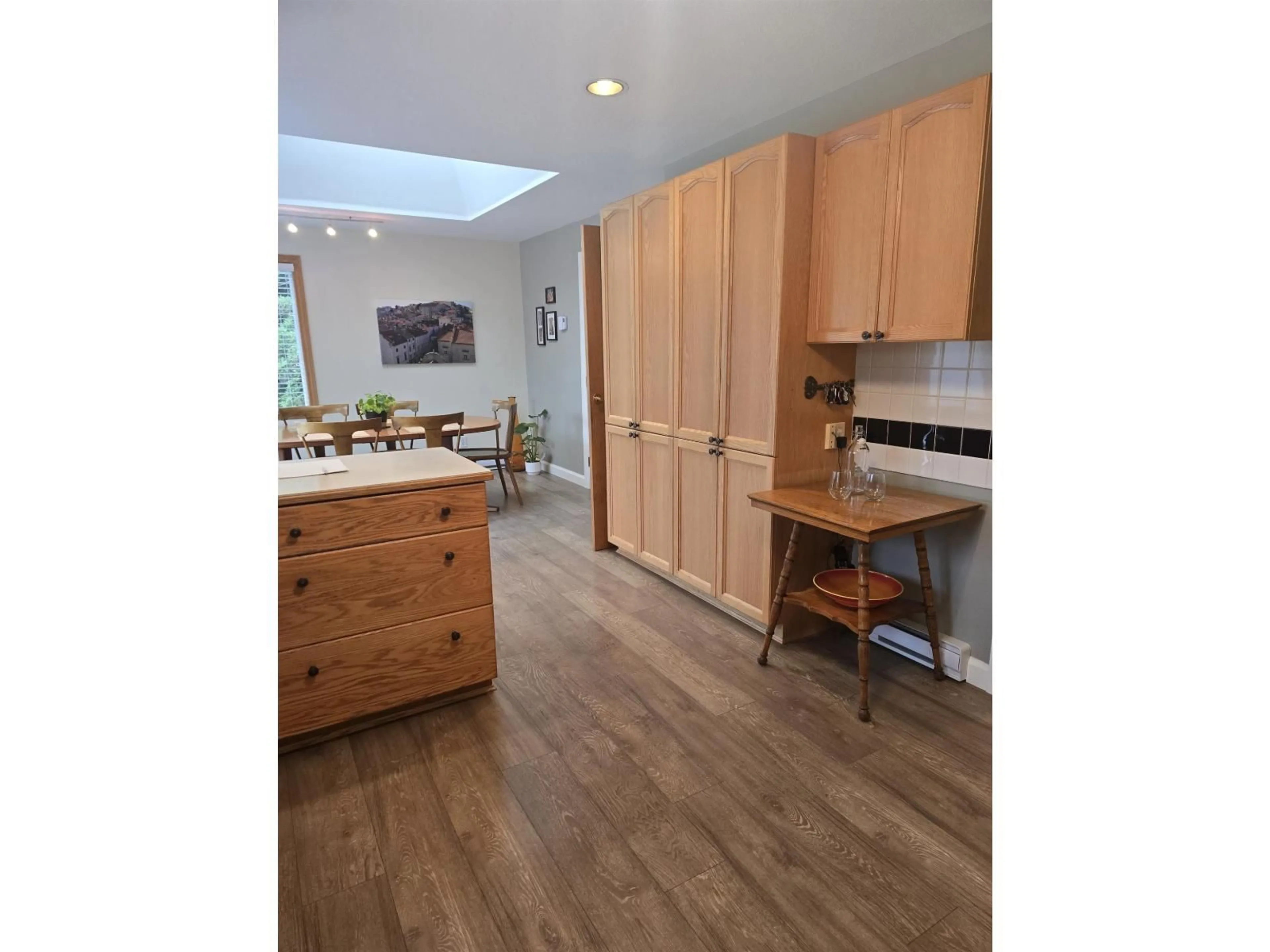 Open concept kitchen, wood/laminate floor for 5905 182A, Surrey British Columbia V3S5L9