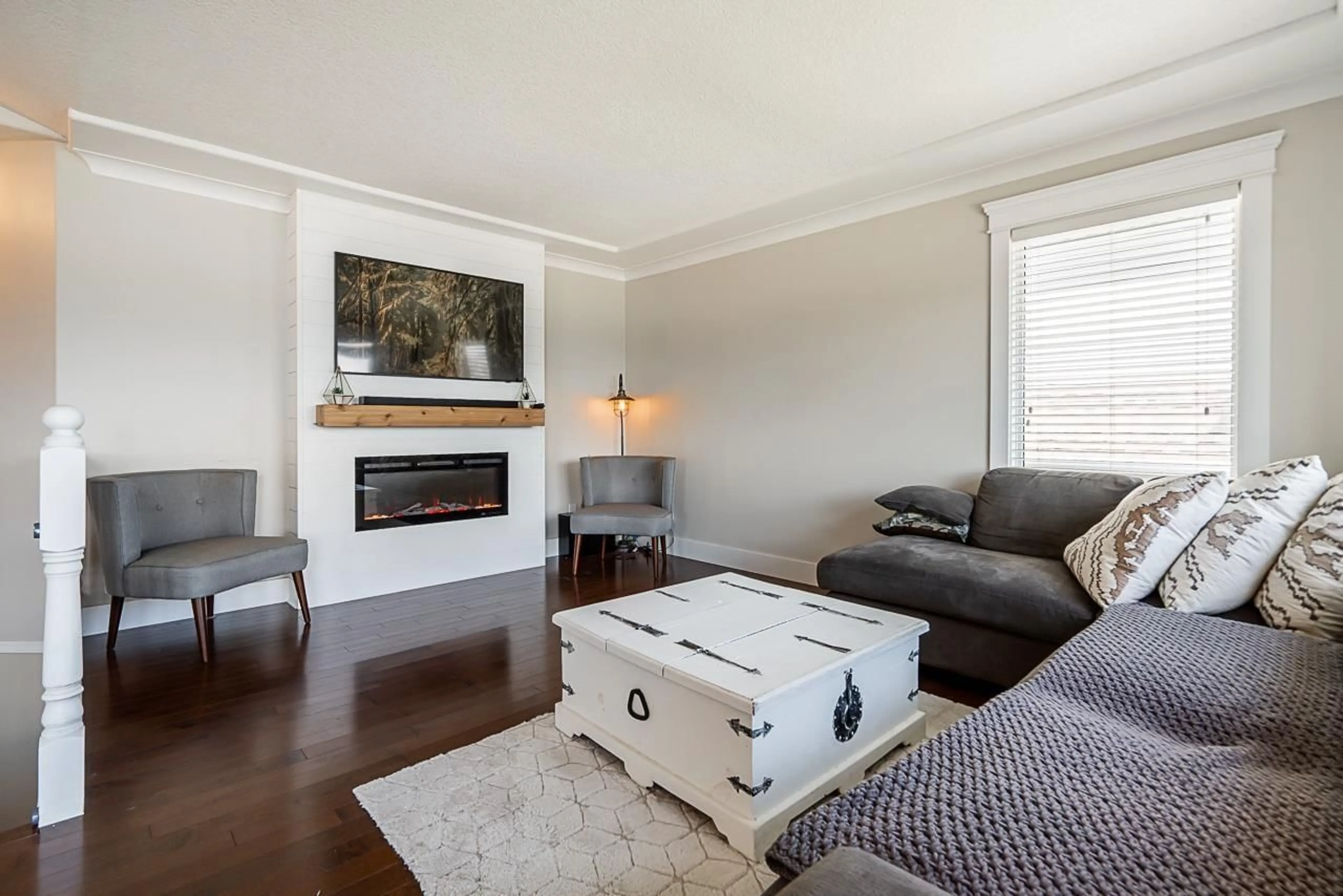 Living room with furniture, wood/laminate floor for 33527 12TH, Mission British Columbia V2V6Z6