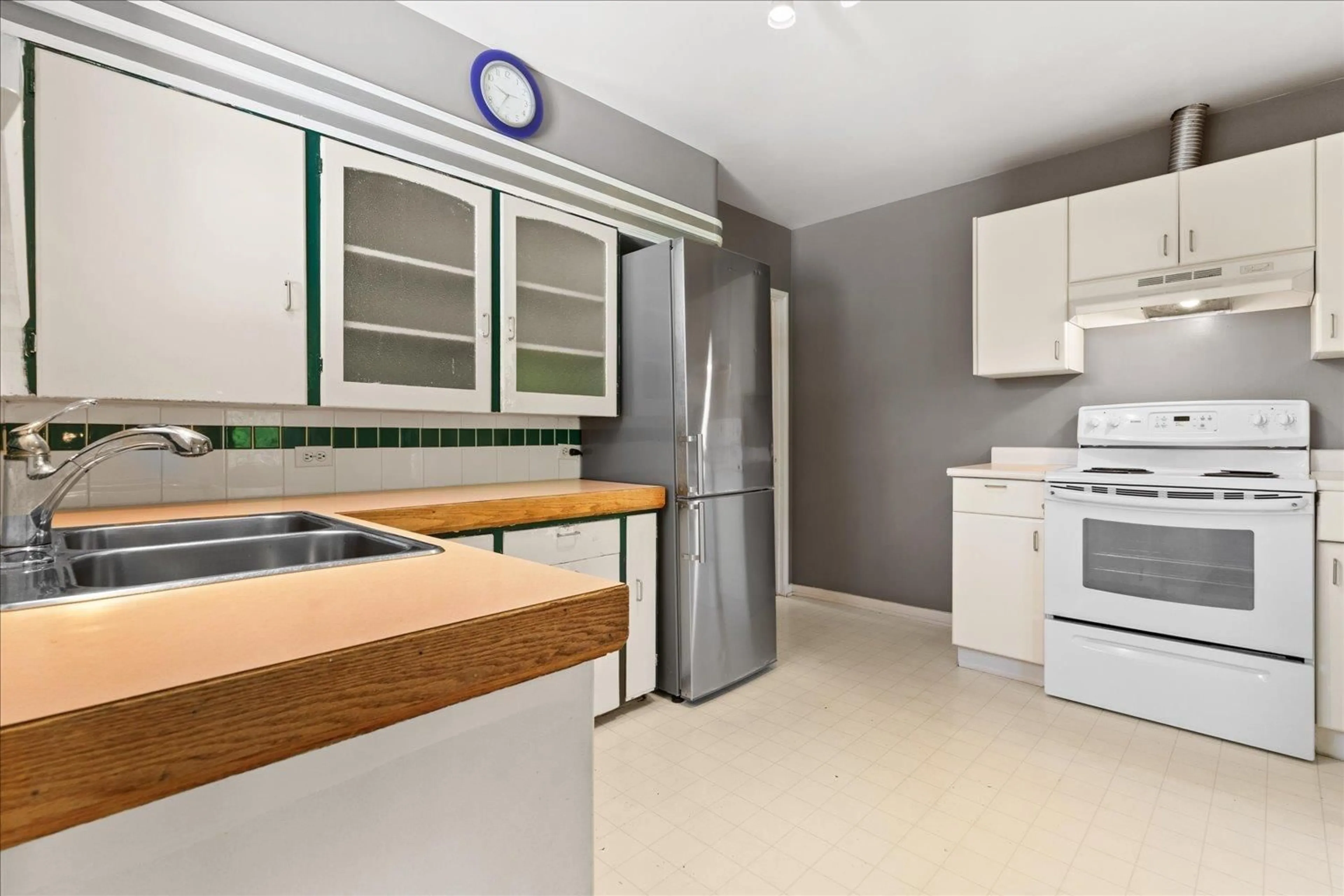 Standard kitchen, ceramic/tile floor for 9679 EPP DRIVE, Chilliwack British Columbia V2P6N7