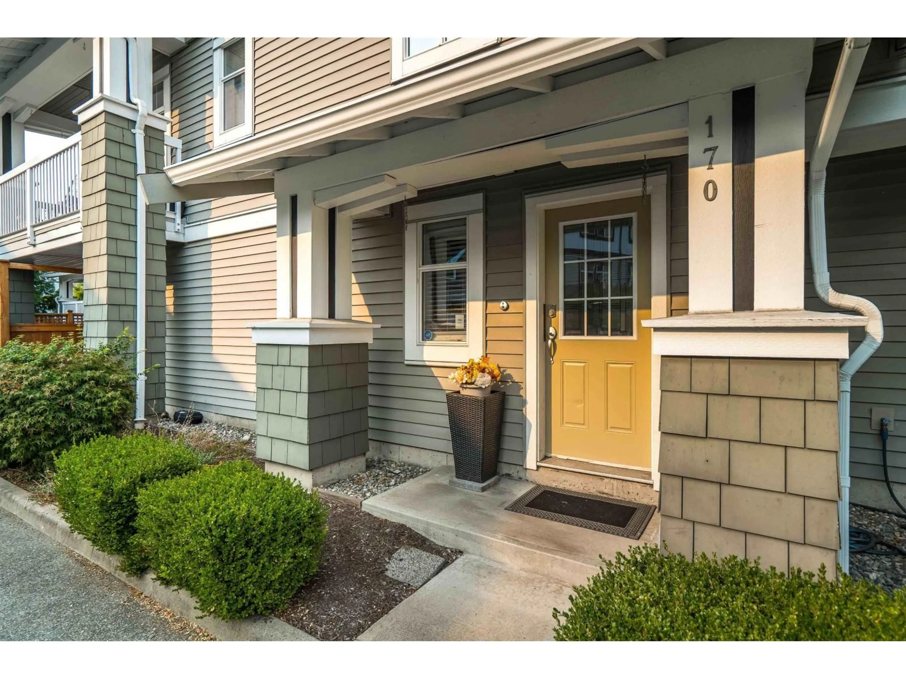 Indoor entryway for 170 - 16177 83, Surrey British Columbia V4N5T3