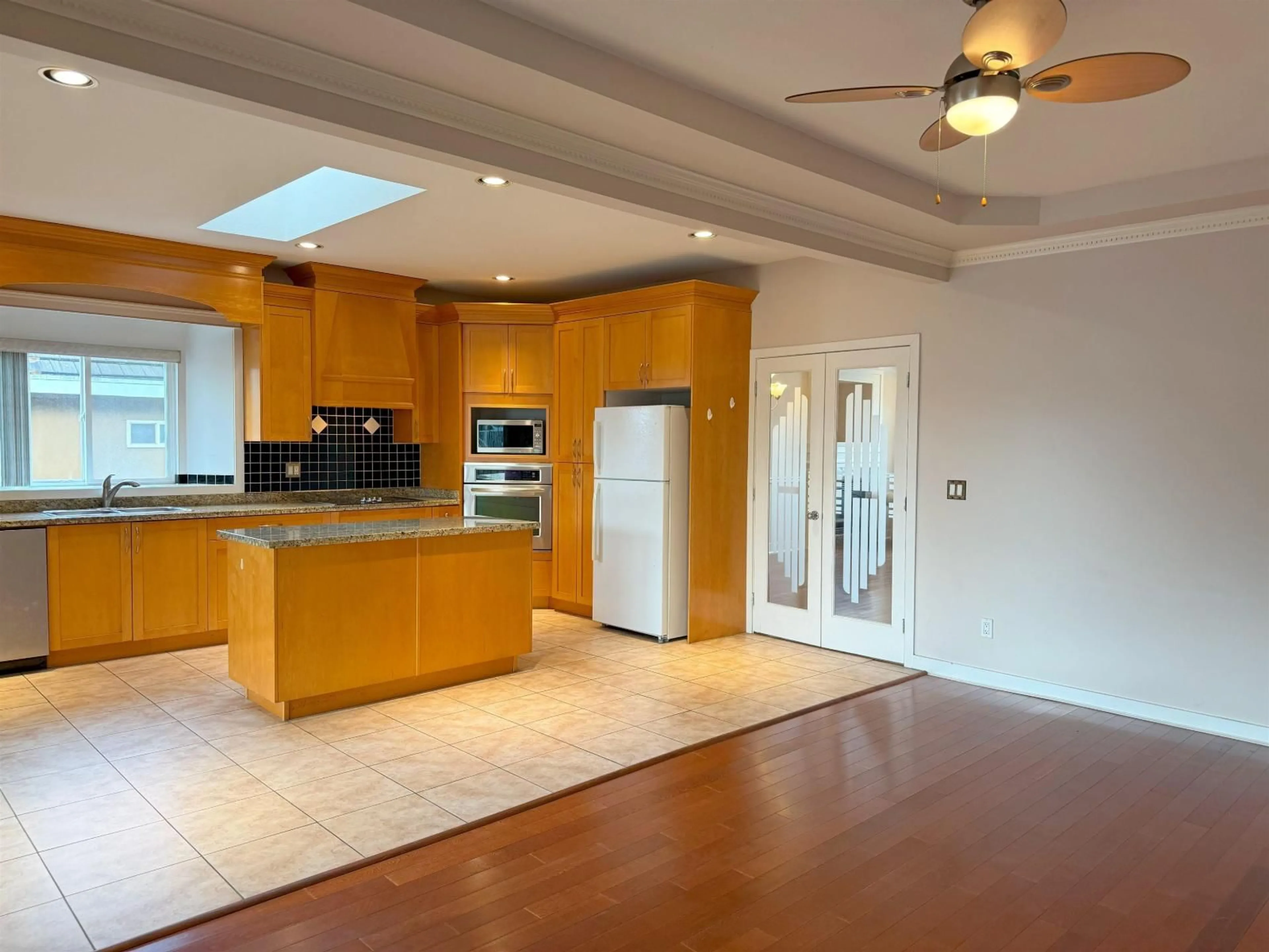 Open concept kitchen, unknown for 10955 131A, Surrey British Columbia V3T3R8