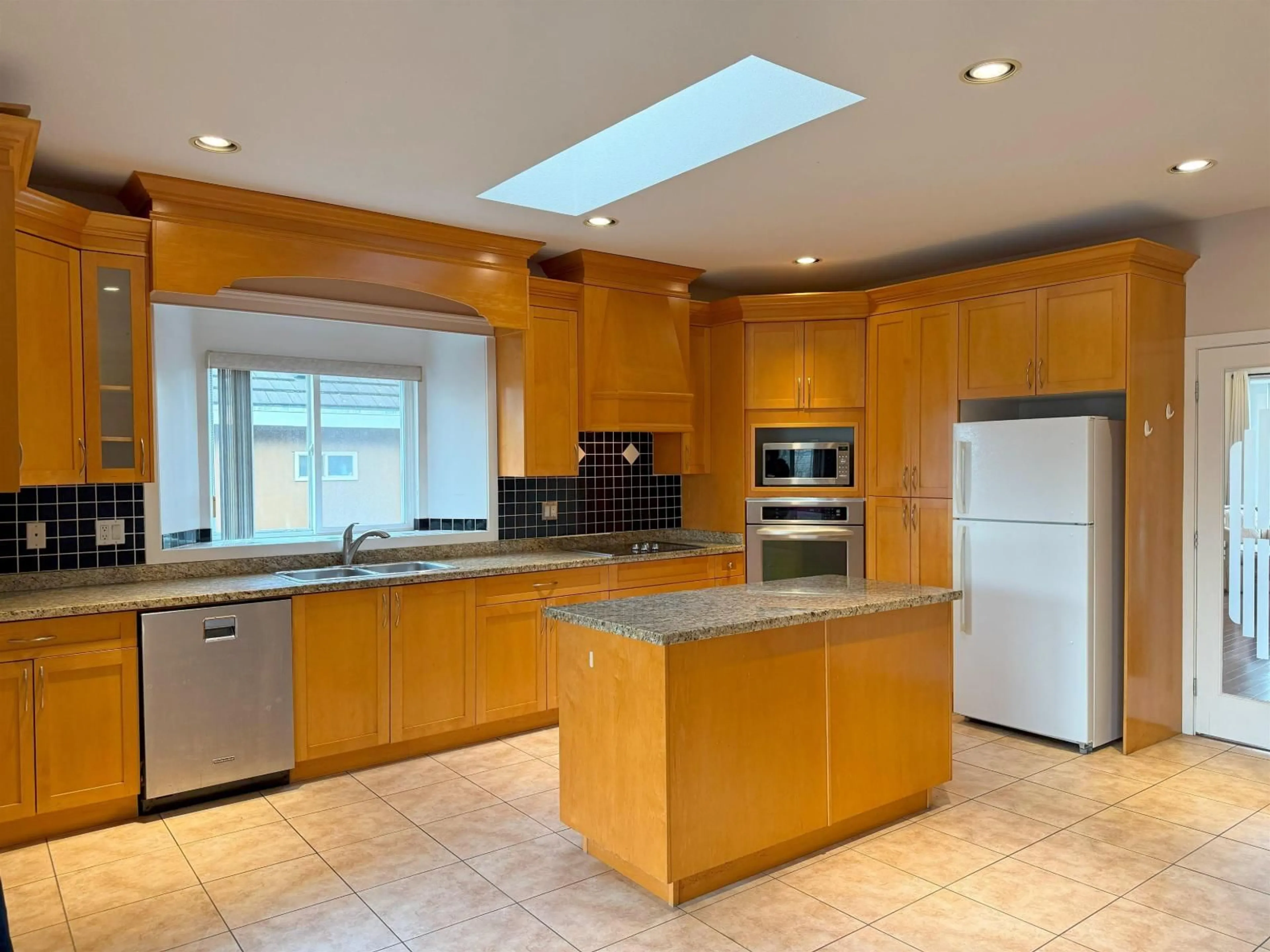 Unknown for 10955 131A, Surrey British Columbia V3T3R8