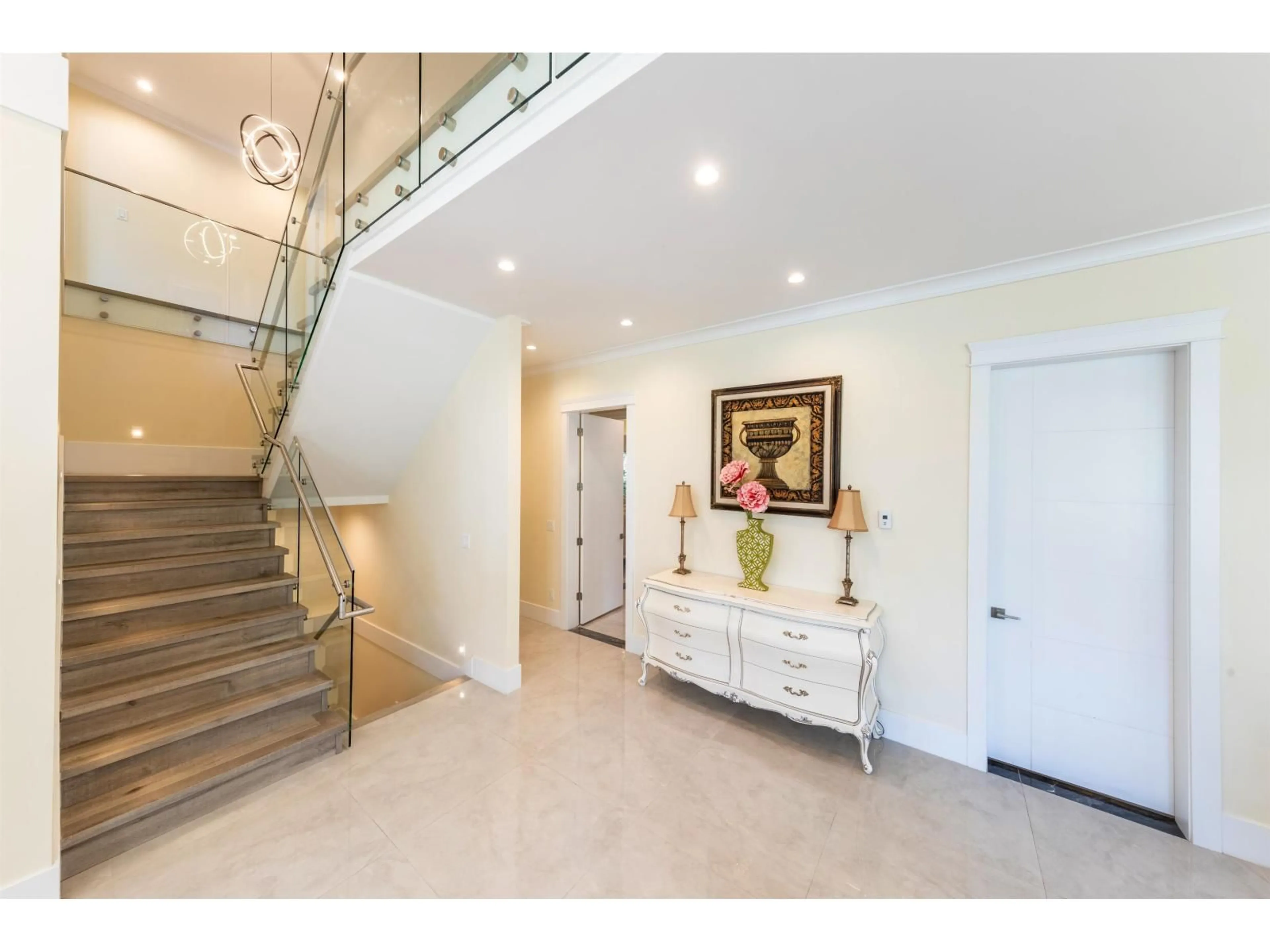 Indoor foyer for 6971 WESTVIEW, Delta British Columbia V4E2L7