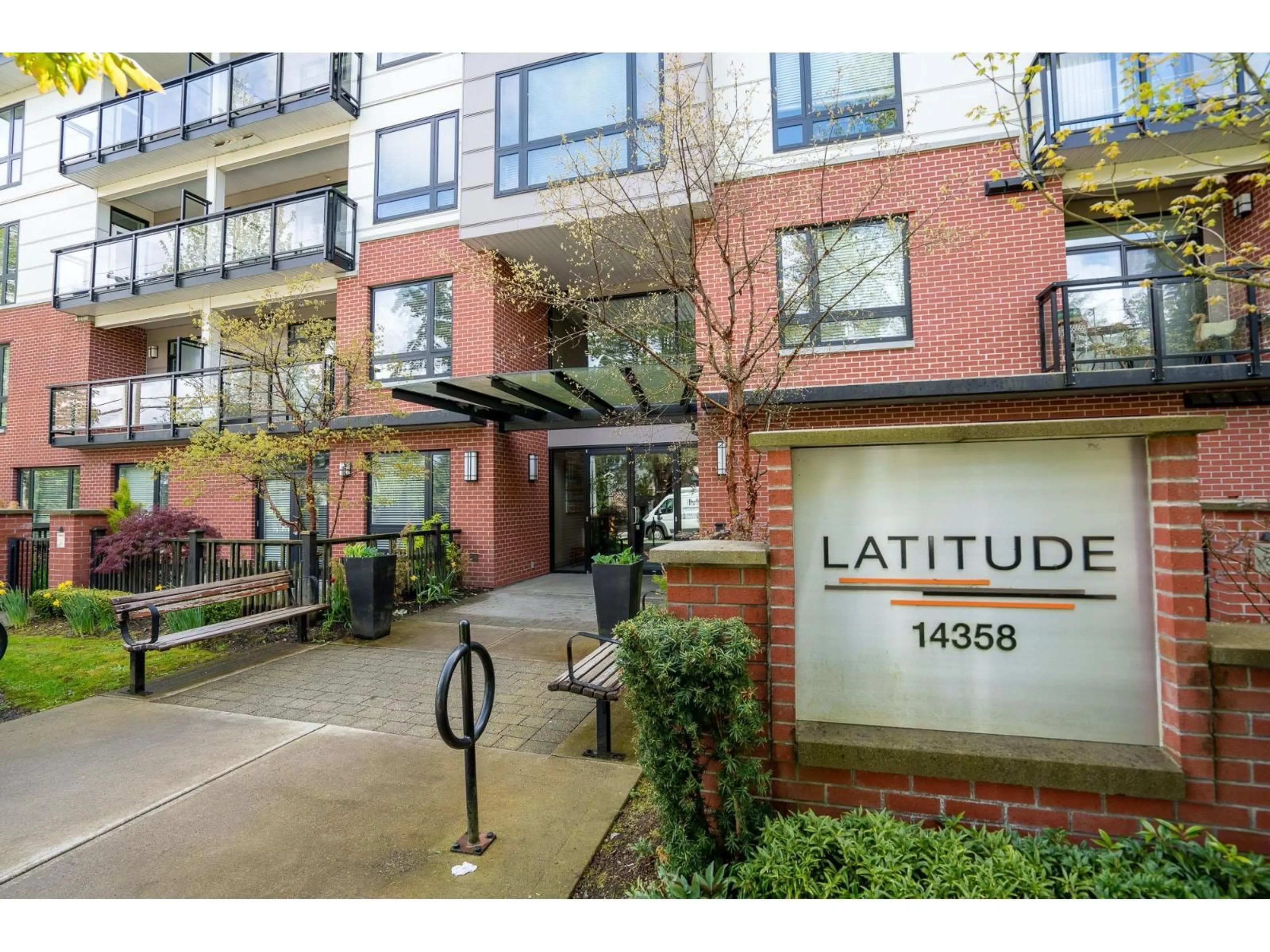 Indoor foyer for 411 - 14358 60, Surrey British Columbia V3X0G3