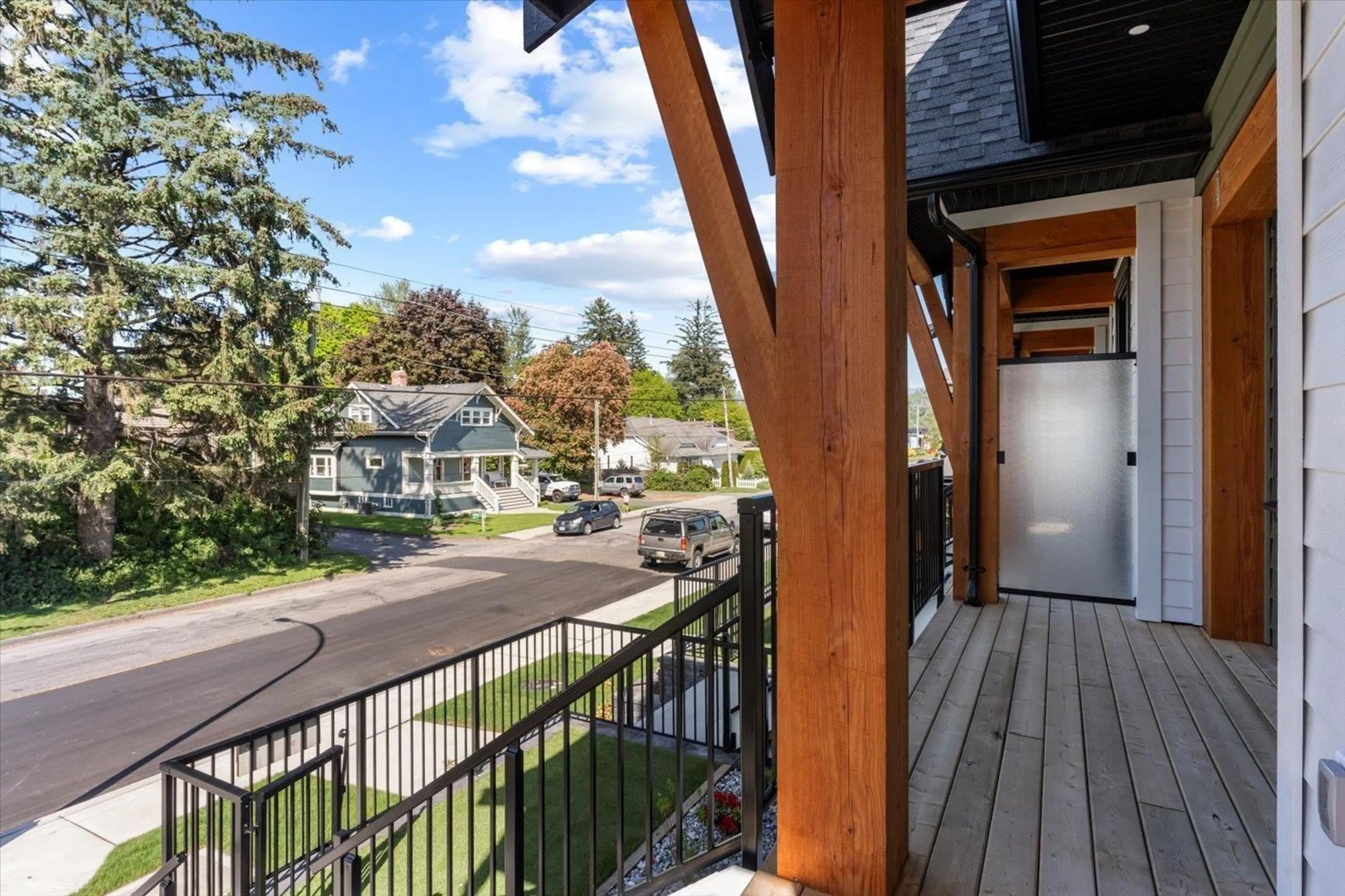 Patio, street for 2 - 46106 RIVERSIDE DRIVE, Chilliwack British Columbia V2P3K9