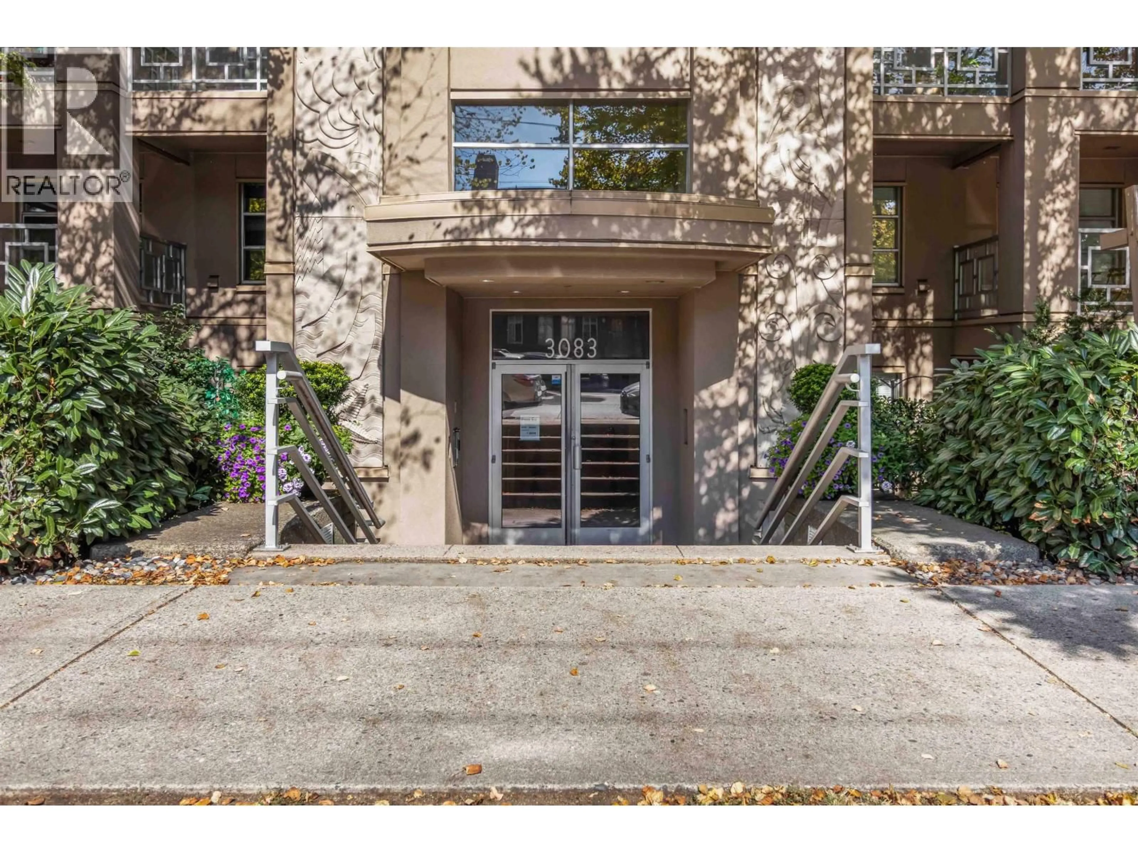 Indoor foyer for 409 - 3083 4TH AVENUE, Vancouver British Columbia V6K1R5