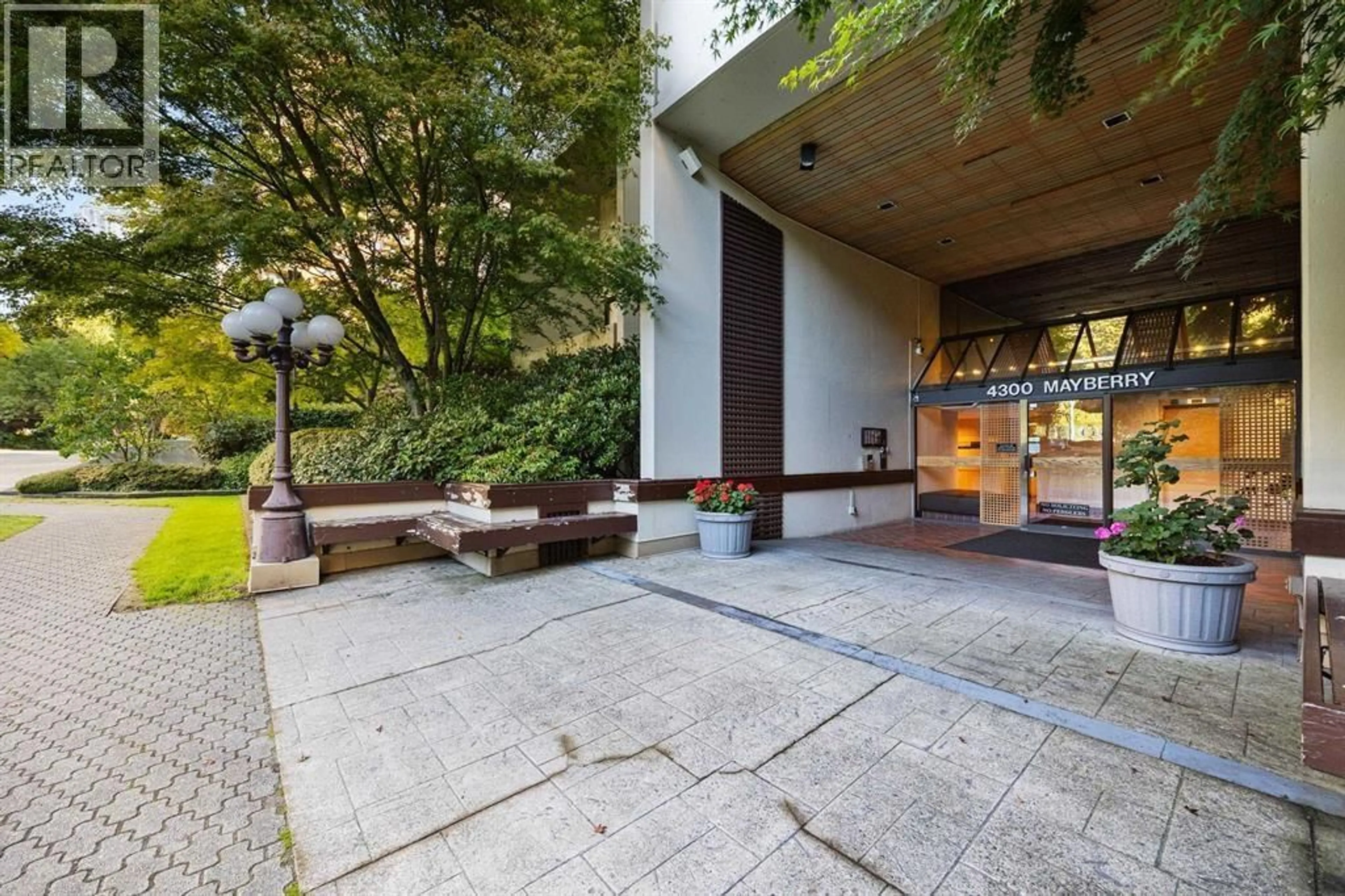Patio, unknown for 1508 - 4300 MAYBERRY STREET, Burnaby British Columbia V5H4A4