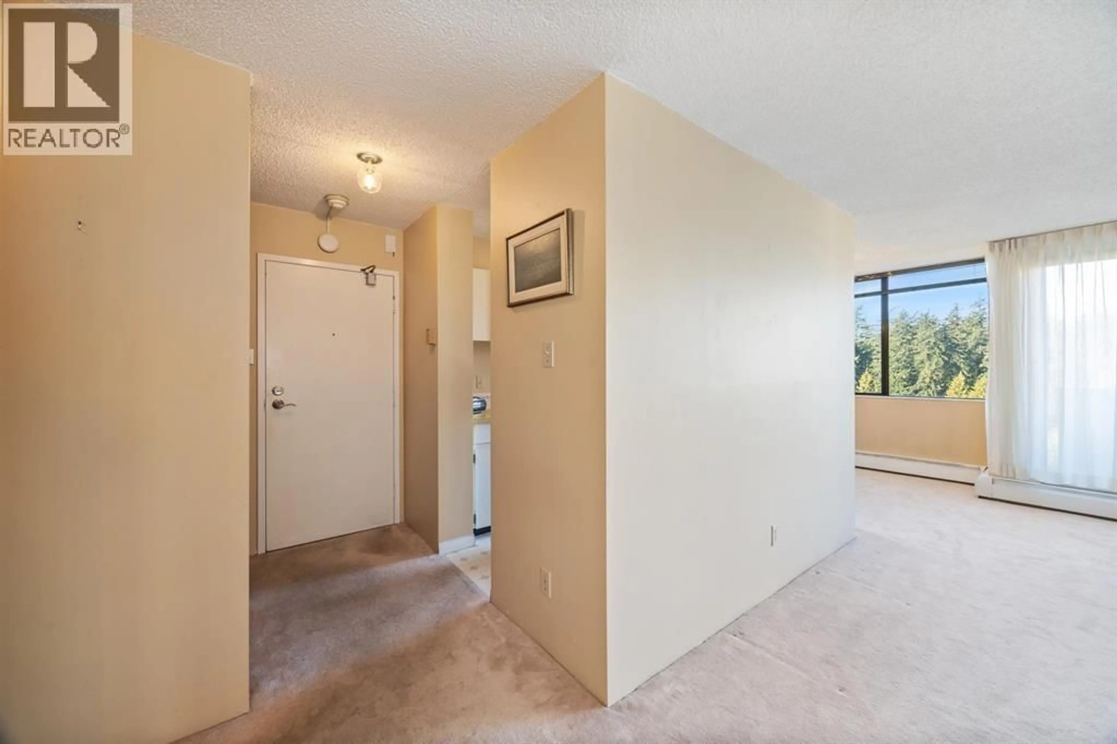 Indoor foyer for 1508 - 4300 MAYBERRY STREET, Burnaby British Columbia V5H4A4