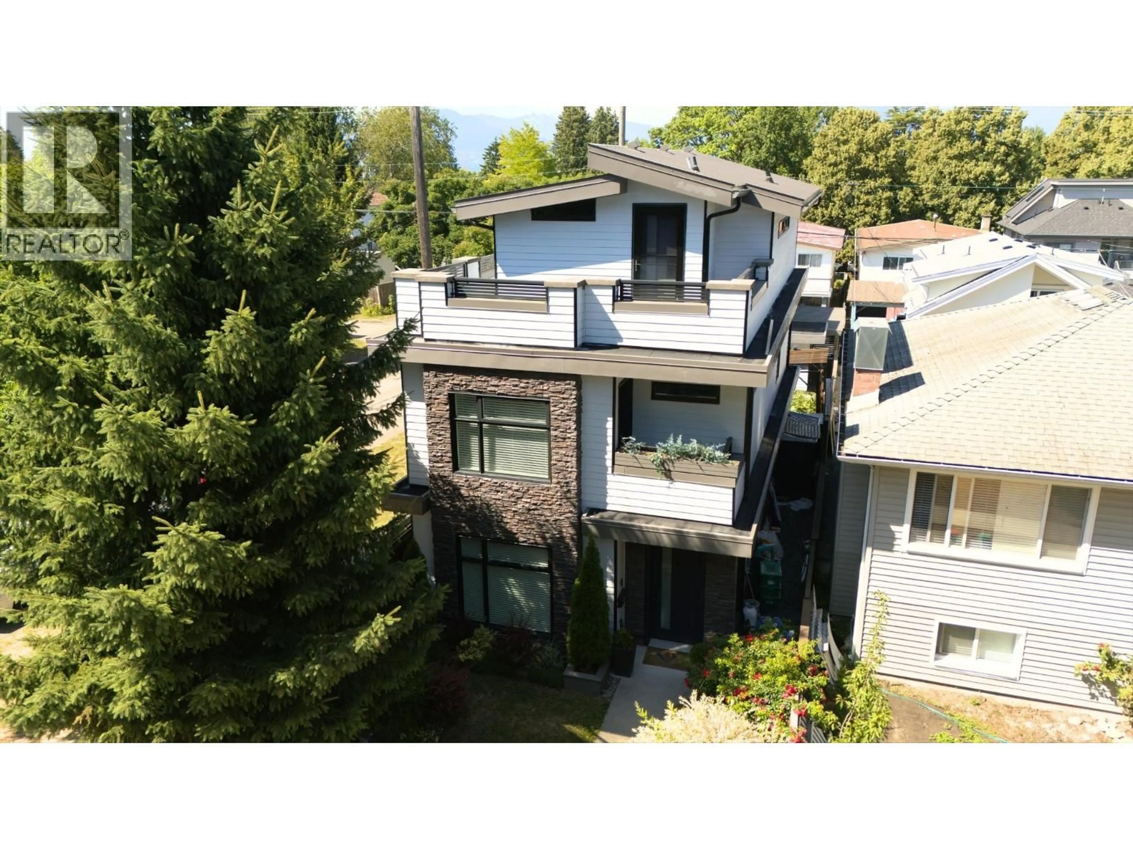 A pic from outside/outdoor area/front of a property/back of a property/a pic from drone, unknown for 1805 37TH AVENUE, Vancouver British Columbia V5P1E9
