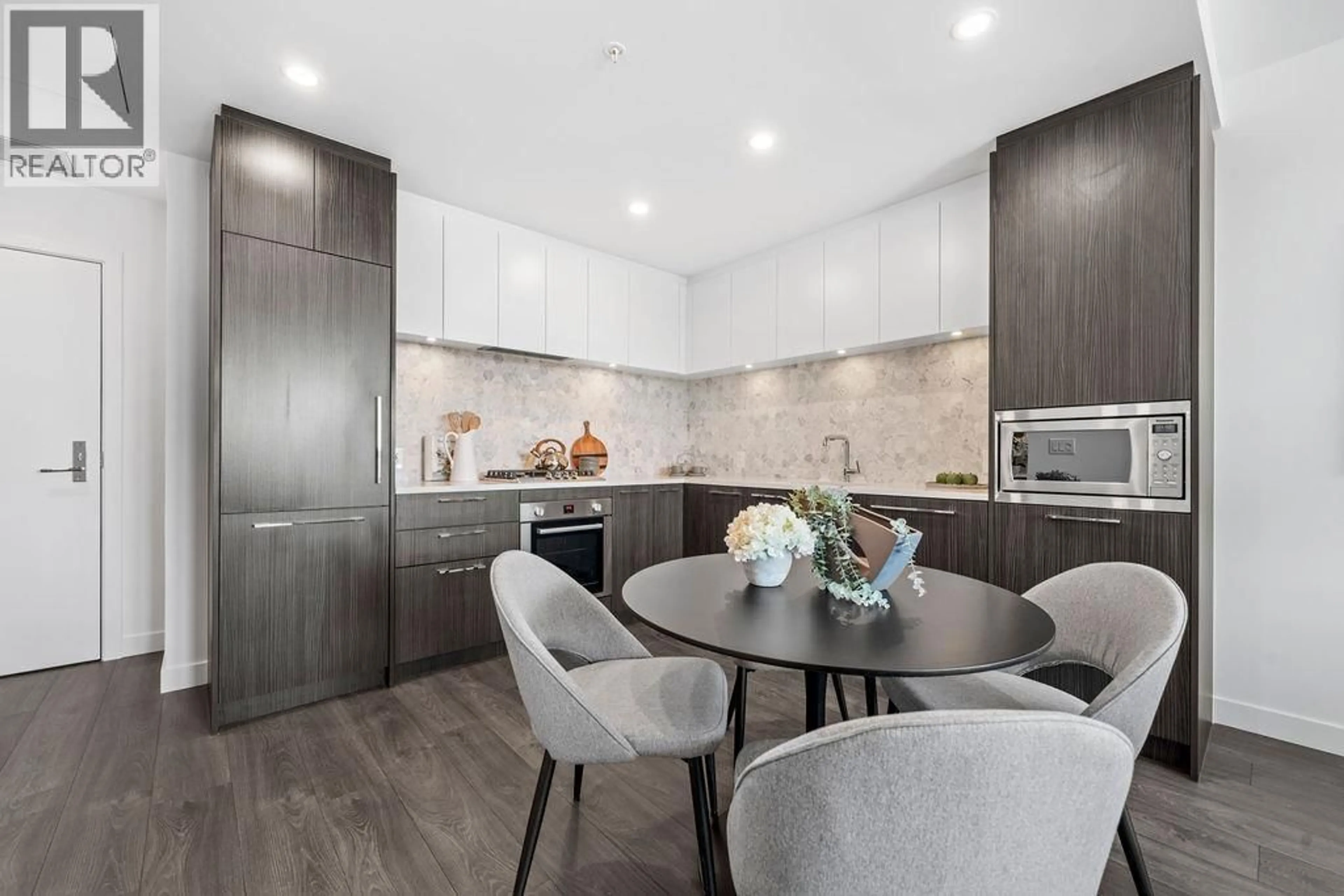 Contemporary kitchen, unknown for 1905 - 2425 ALPHA AVENUE, Burnaby British Columbia V5C0N6