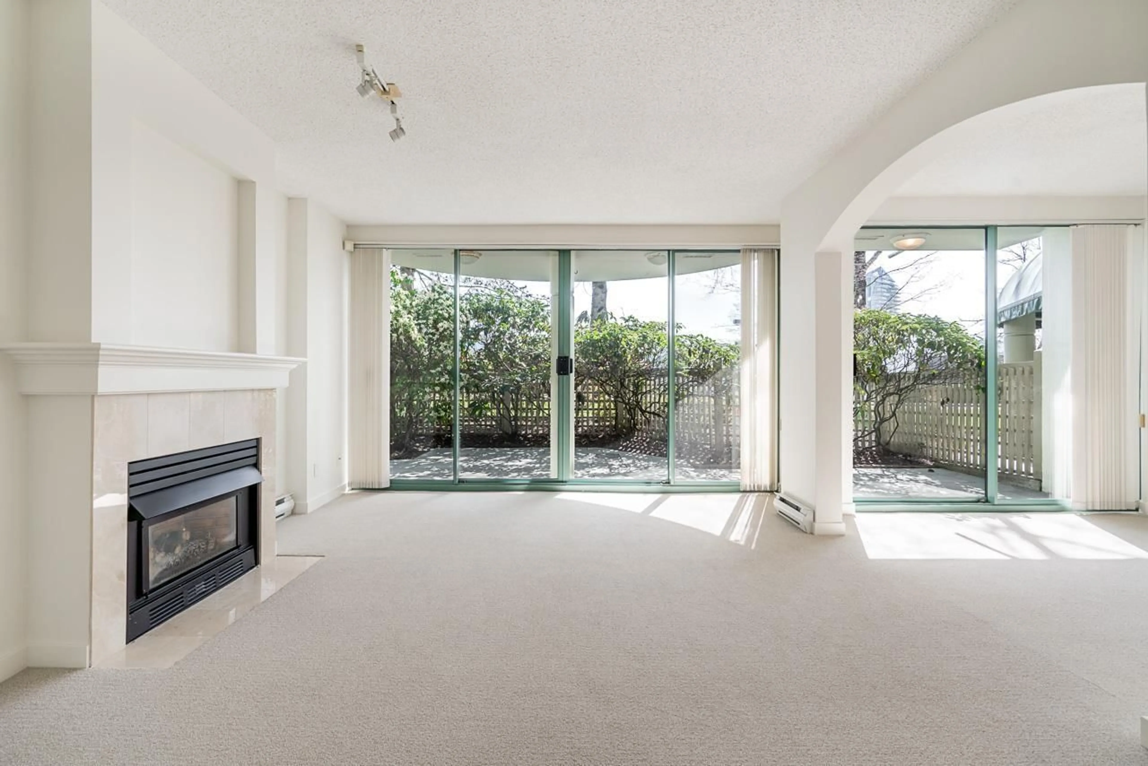 Living room with furniture, unknown for 112 - 1785 MARTIN, Surrey British Columbia V4A9T5