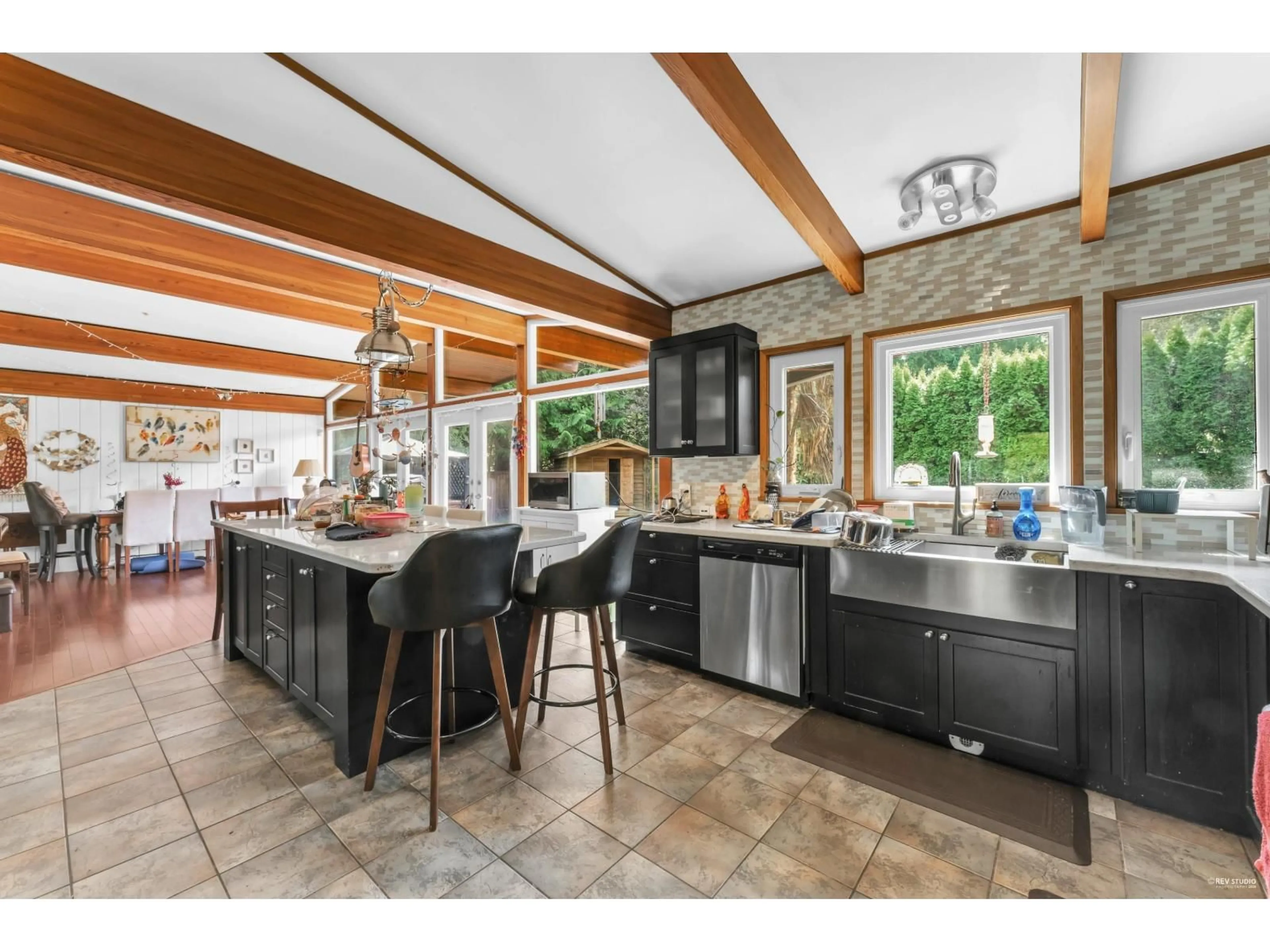 Open concept kitchen, ceramic/tile floor for 14243 31A, Surrey British Columbia V4P2J3