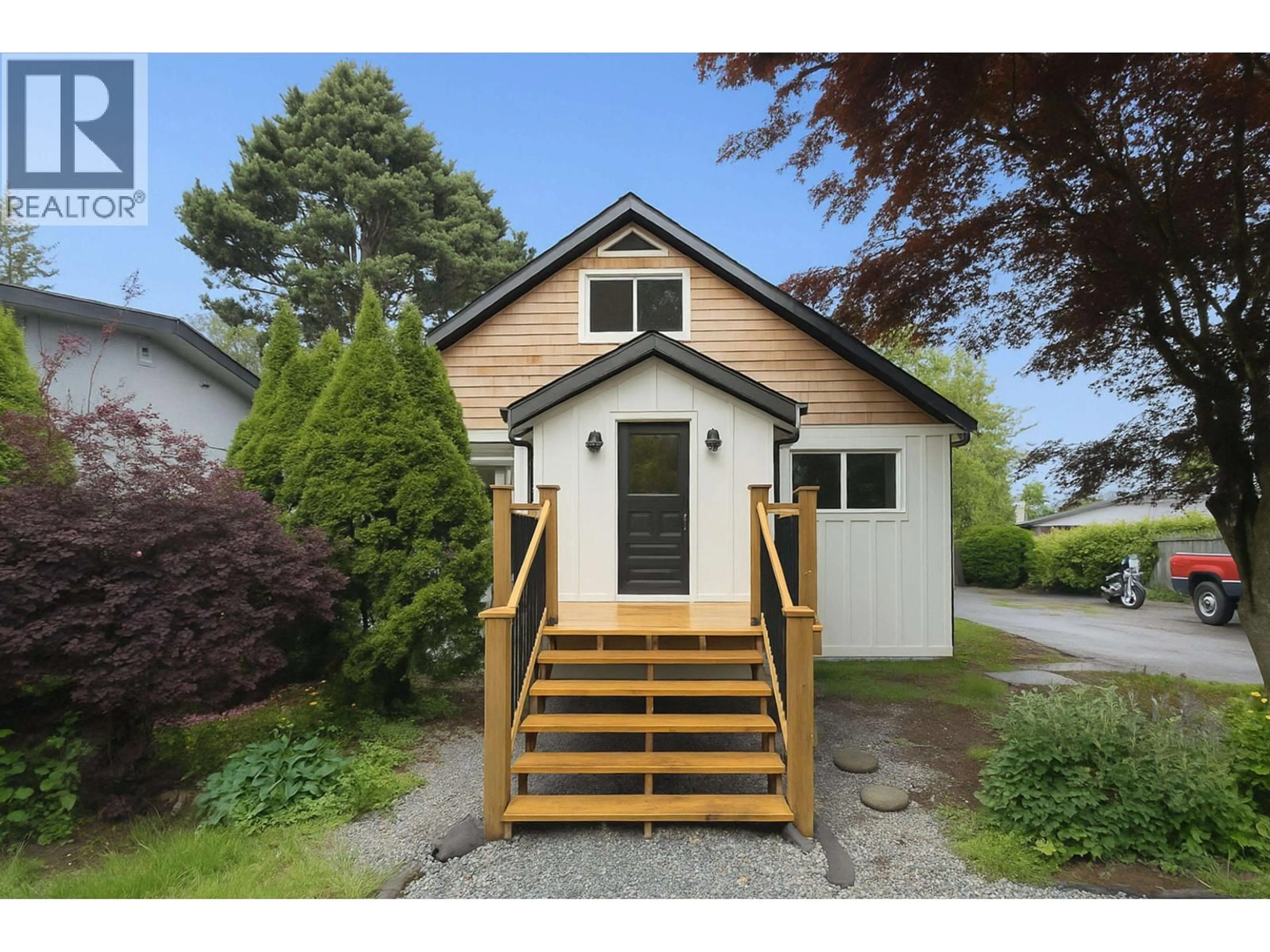 Home with vinyl exterior material, street for 20831 RIVER ROAD, Maple Ridge British Columbia V2X1Z8