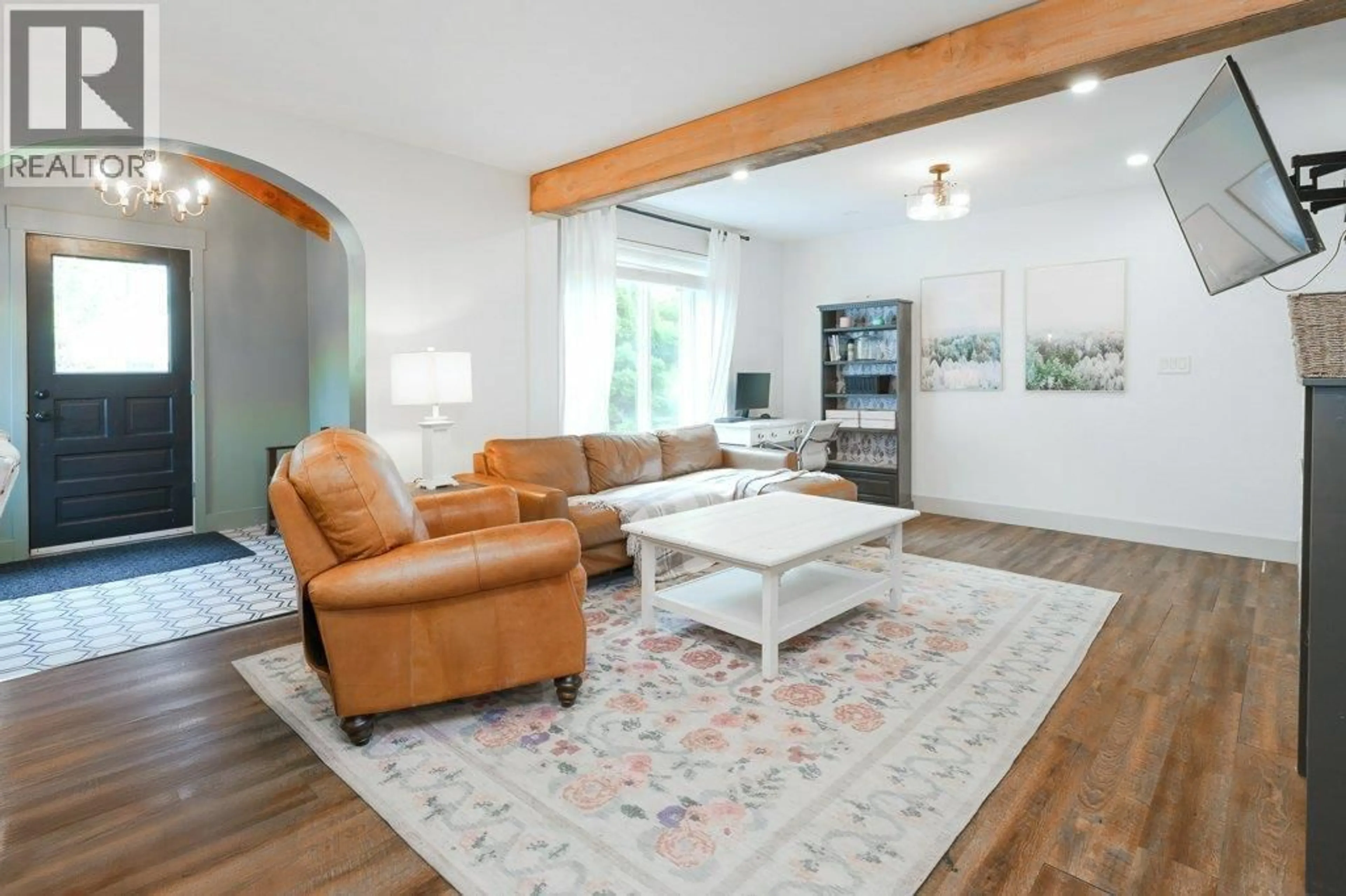 Living room with furniture, wood/laminate floor for 20831 RIVER ROAD, Maple Ridge British Columbia V2X1Z8