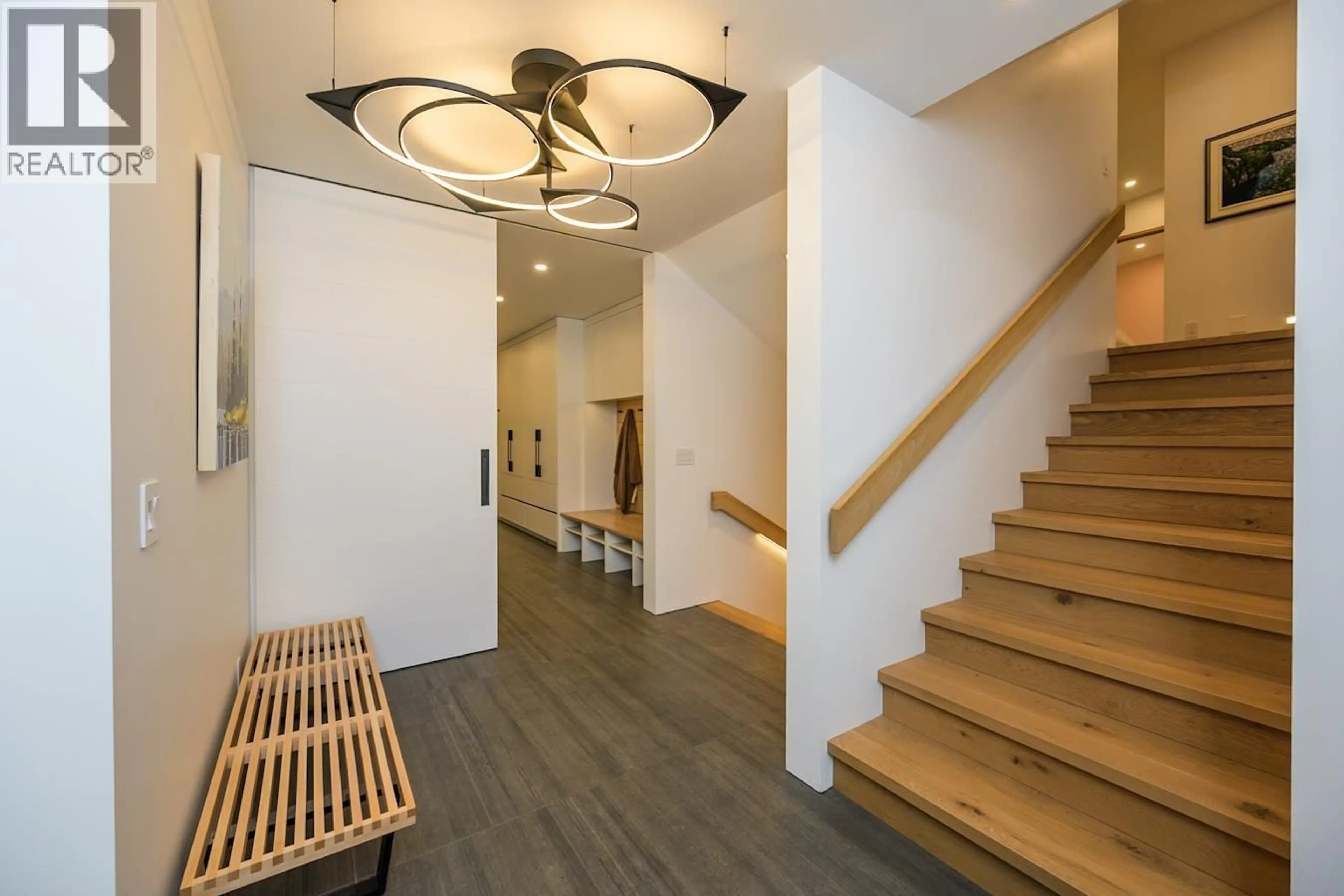 Indoor foyer for 3701 MCLARTY CRESCENT, Prince George British Columbia V2K4Z3