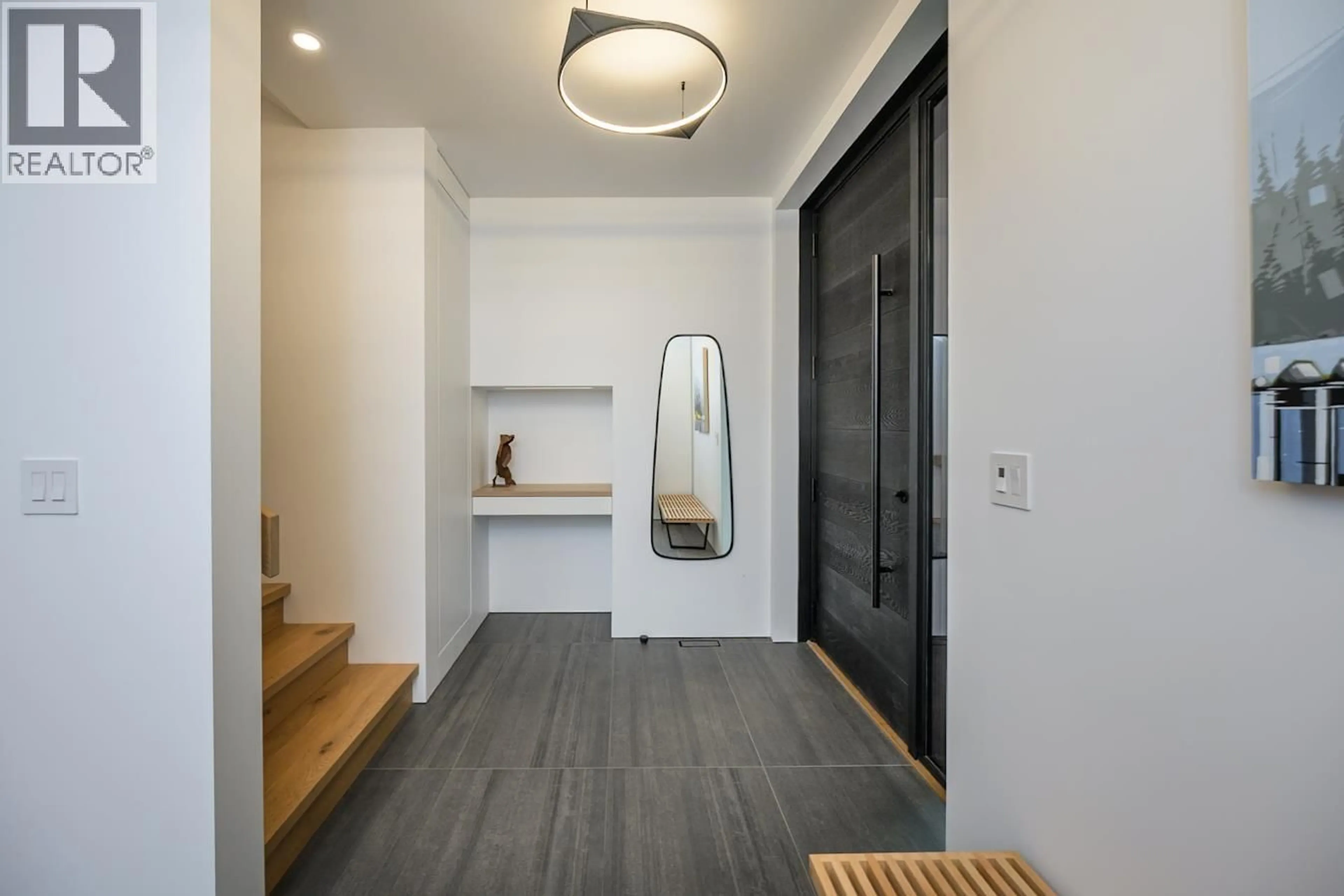 Indoor entryway for 3701 MCLARTY CRESCENT, Prince George British Columbia V2K4Z3
