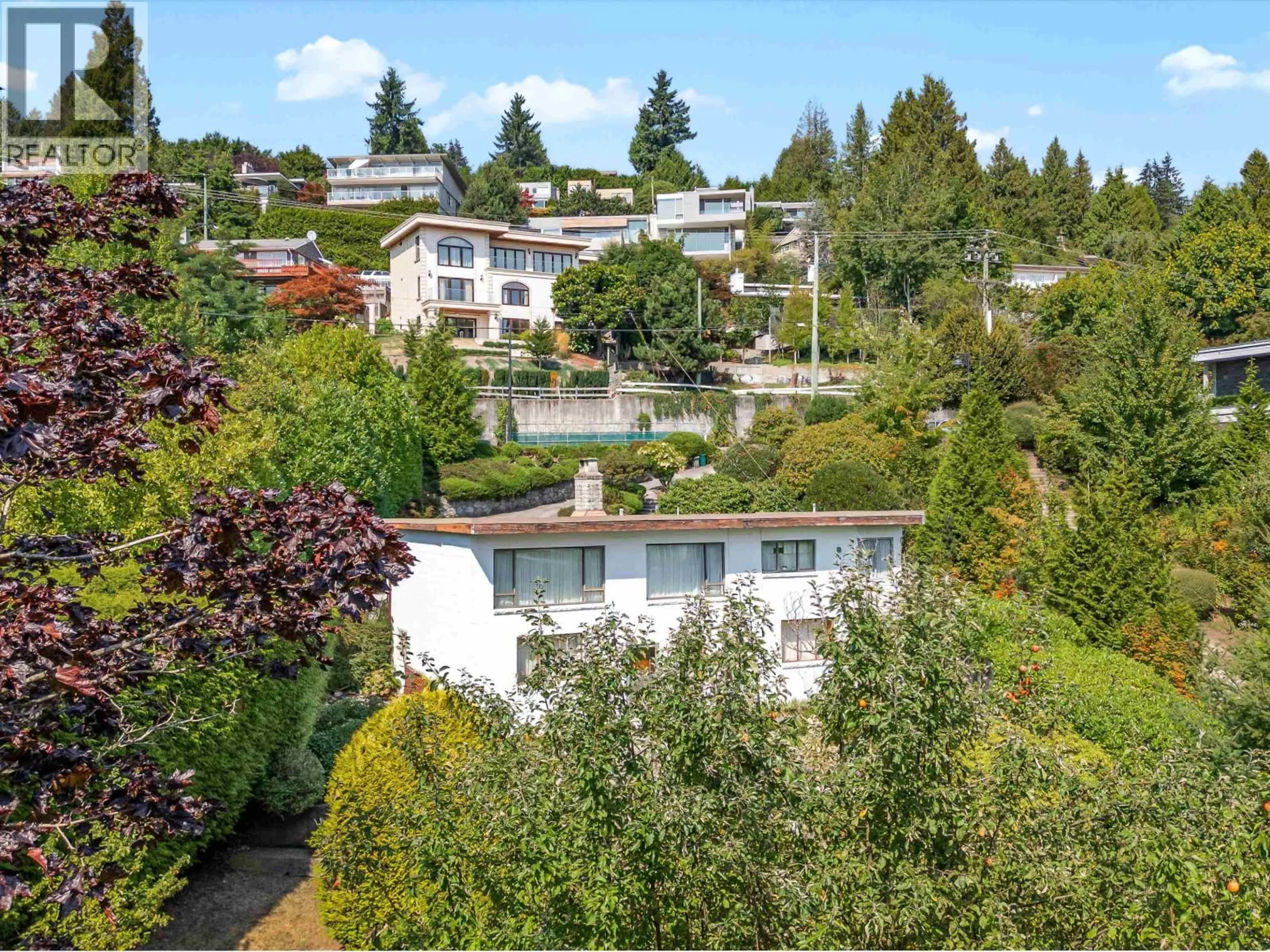 A pic from outside/outdoor area/front of a property/back of a property/a pic from drone, unknown for 940 KEITH ROAD, West Vancouver British Columbia V7T1M3