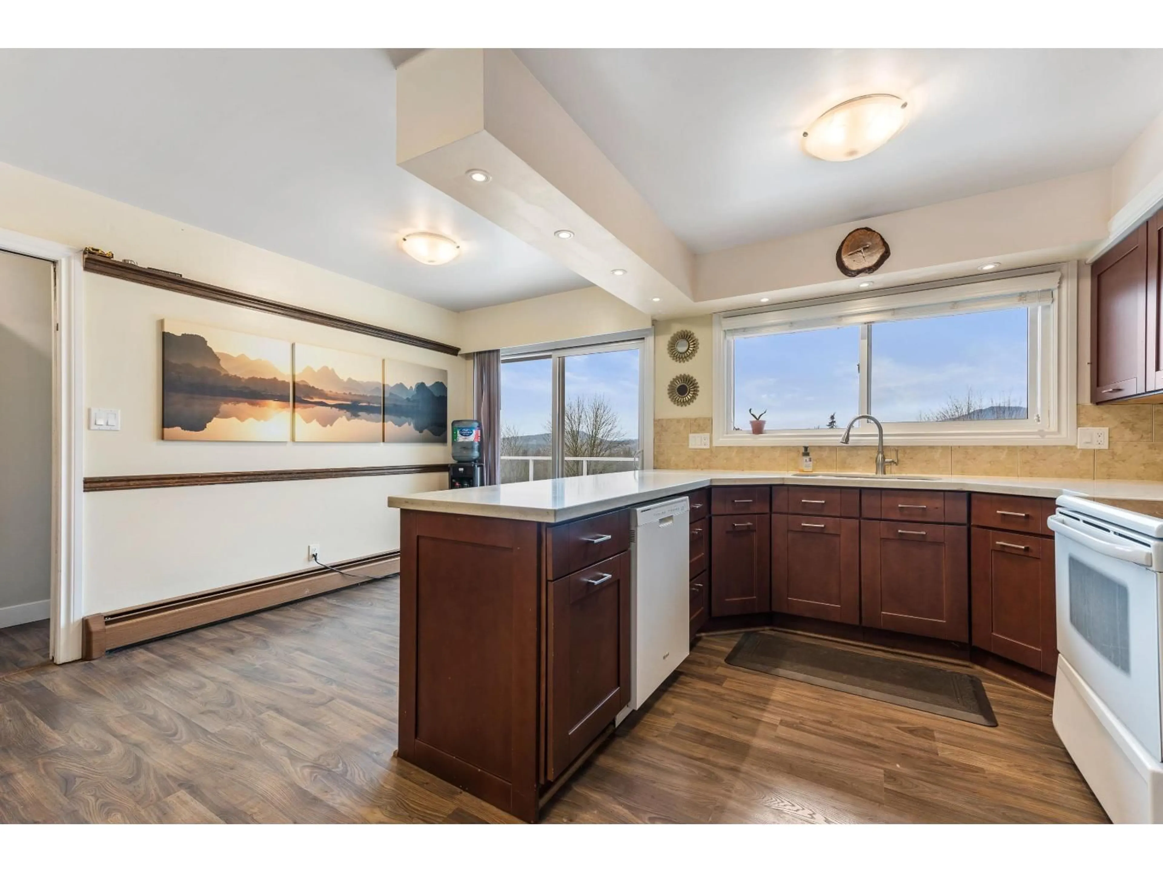 Open concept kitchen, unknown for 9111 MANZER, Mission British Columbia V4S1K2
