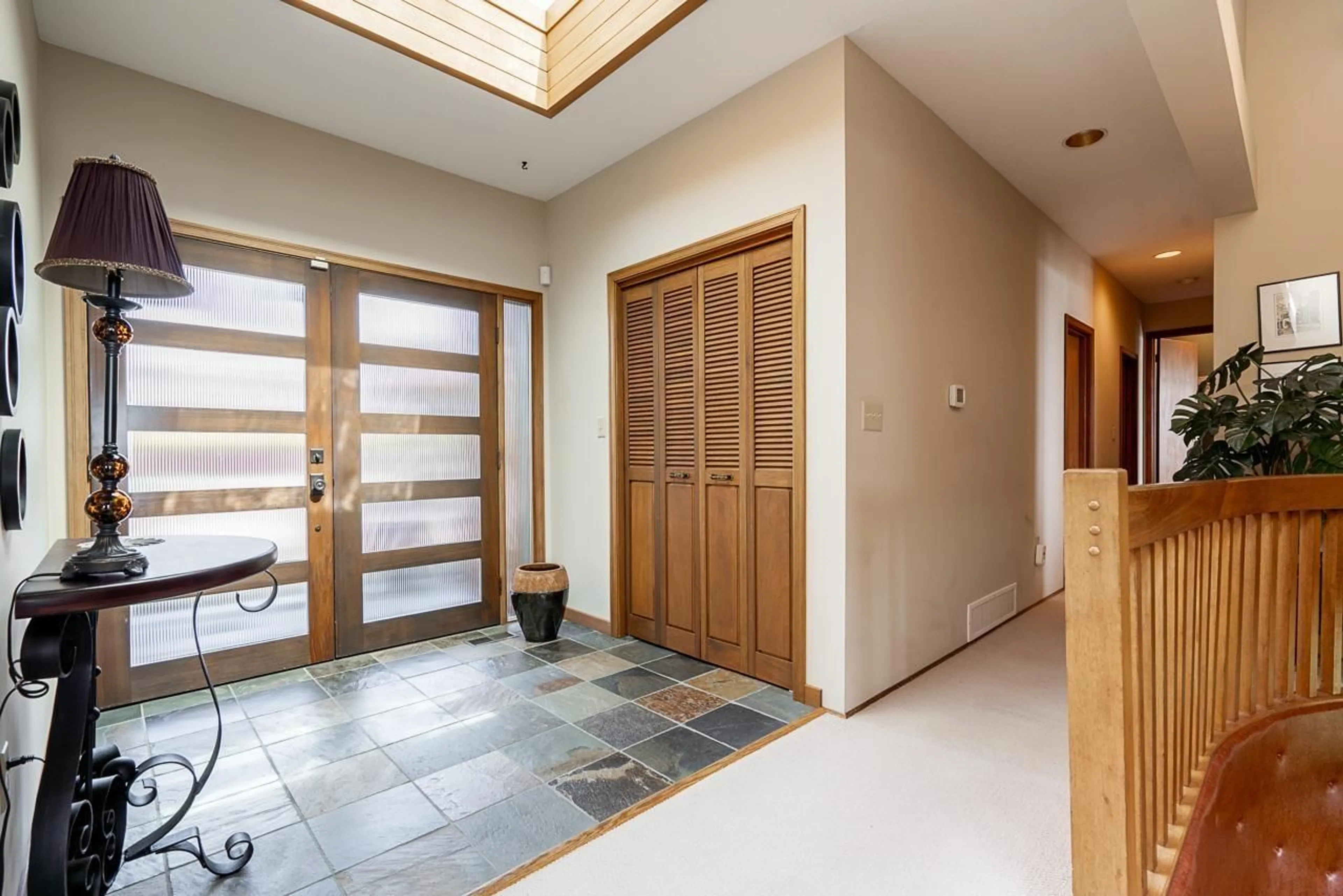 Indoor entryway for 14366 MAGDALEN, White Rock British Columbia V4B2X3
