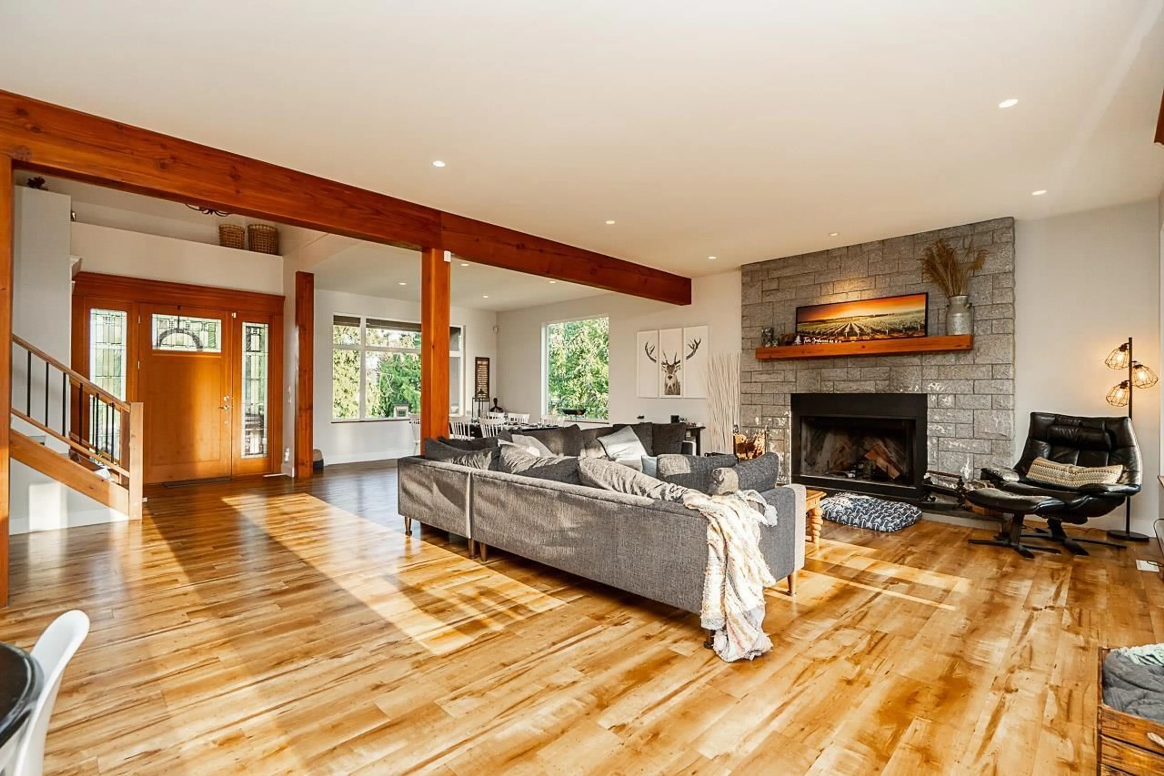Living room with furniture, unknown for 601 200, Langley British Columbia V3A4B4