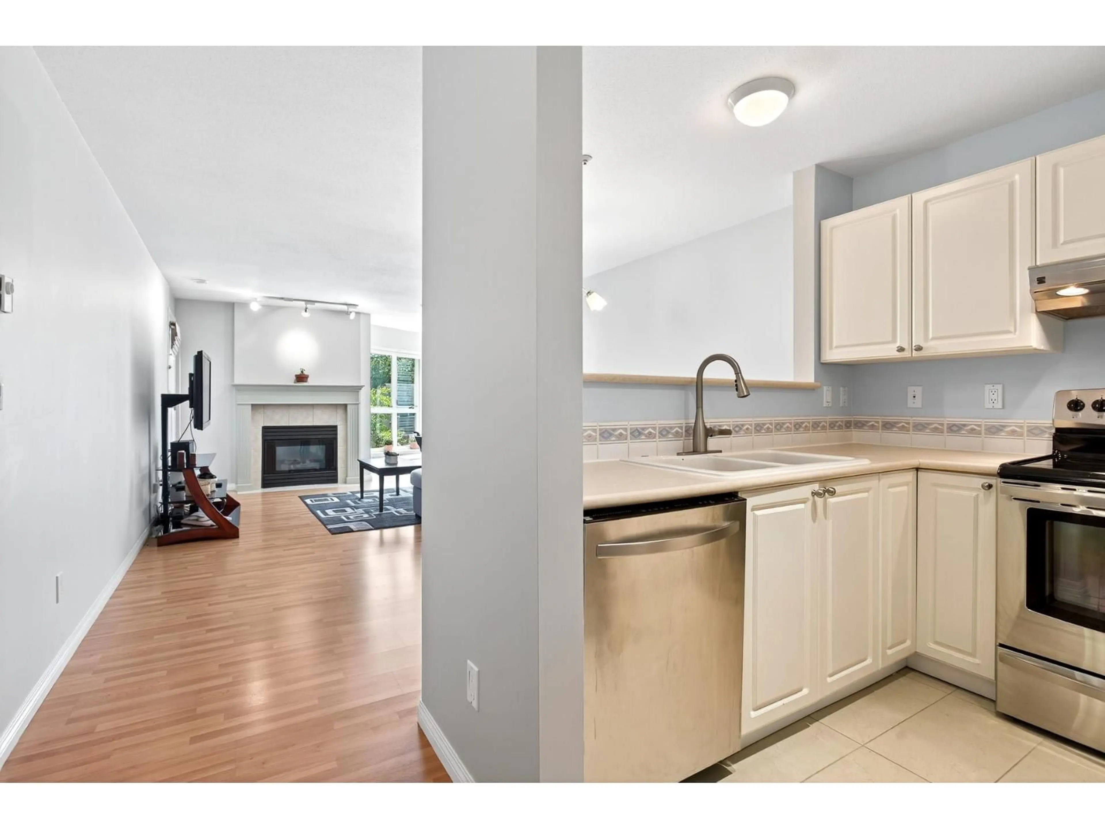 Open concept kitchen, unknown for 201 - 20245 53, Langley British Columbia V3A3V2