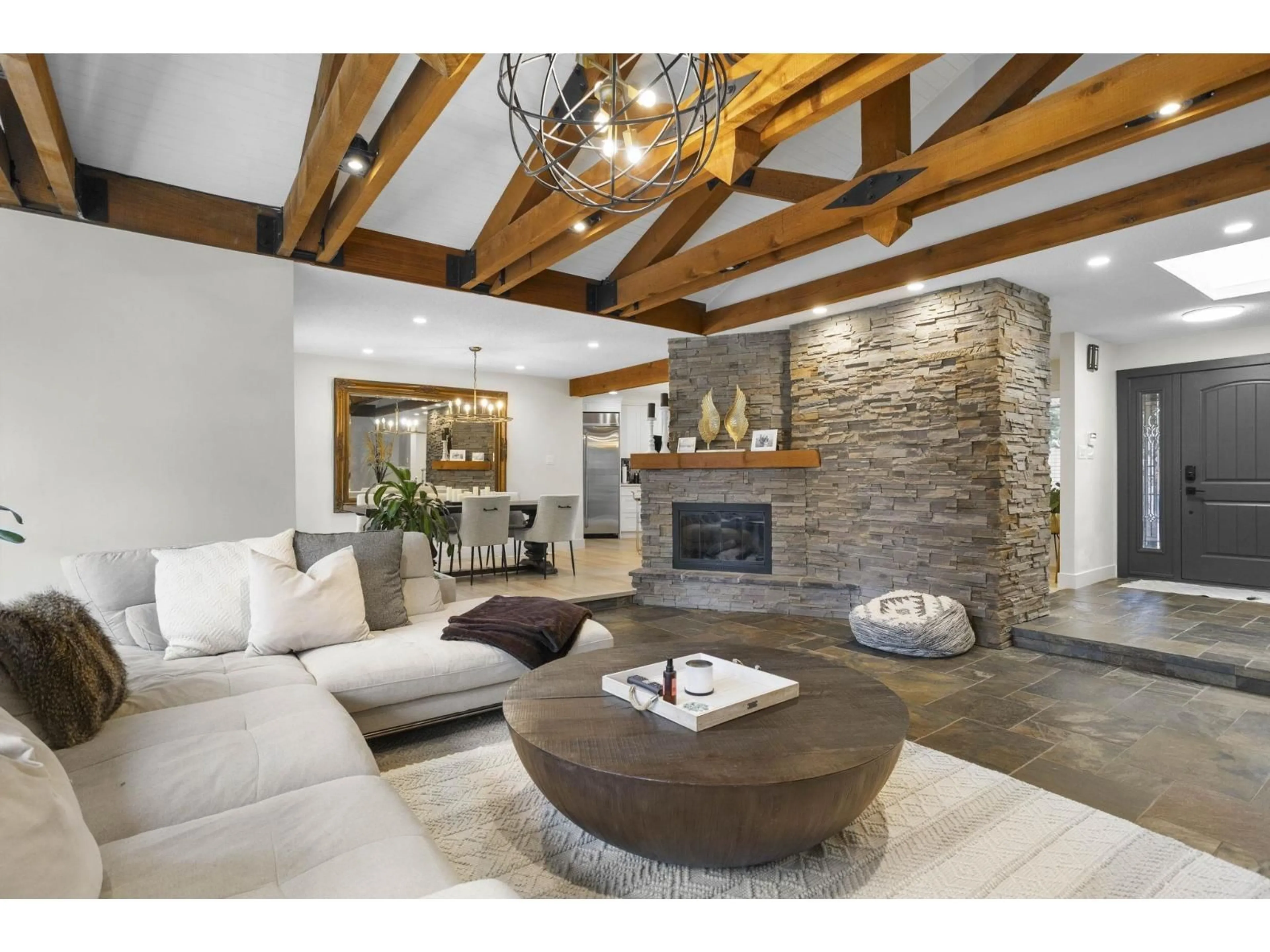 Living room with furniture, unknown for 4374 BRIDGEVIEW, Abbotsford British Columbia V4X1W8