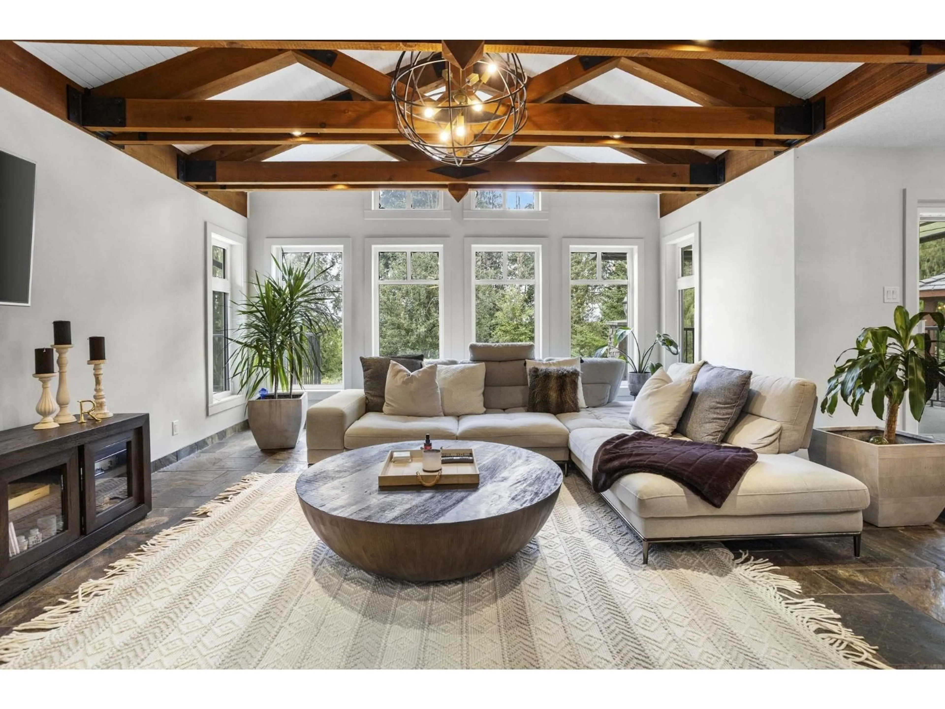 Living room with furniture, unknown for 4374 BRIDGEVIEW, Abbotsford British Columbia V4X1W8