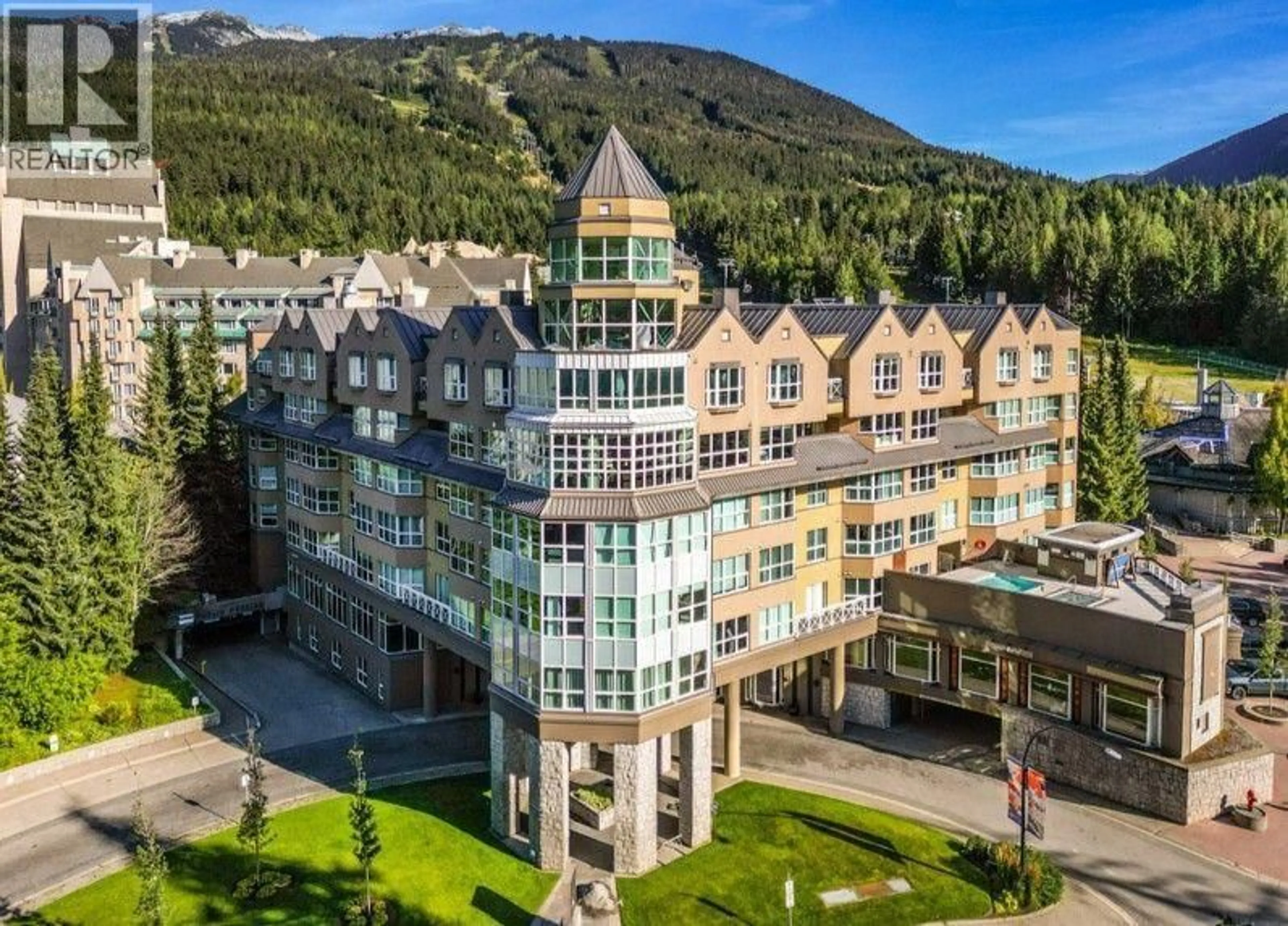A pic from outside/outdoor area/front of a property/back of a property/a pic from drone, mountain view for 417 - 4557 BLACKCOMB WAY, Whistler British Columbia V8E0Y2