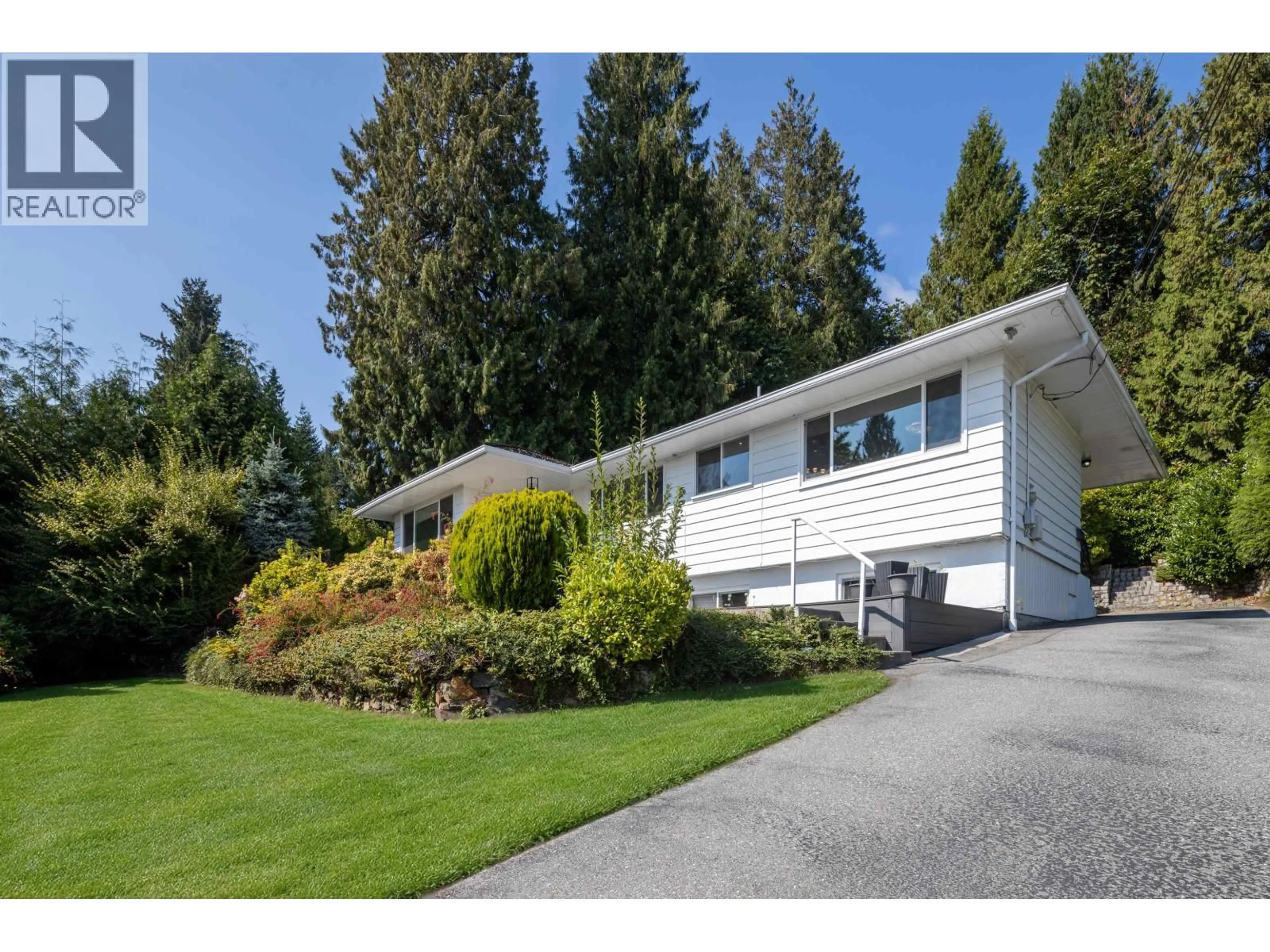 Home with vinyl exterior material, street for 1895 ROSEBERY AVENUE, West Vancouver British Columbia V7V2Z5