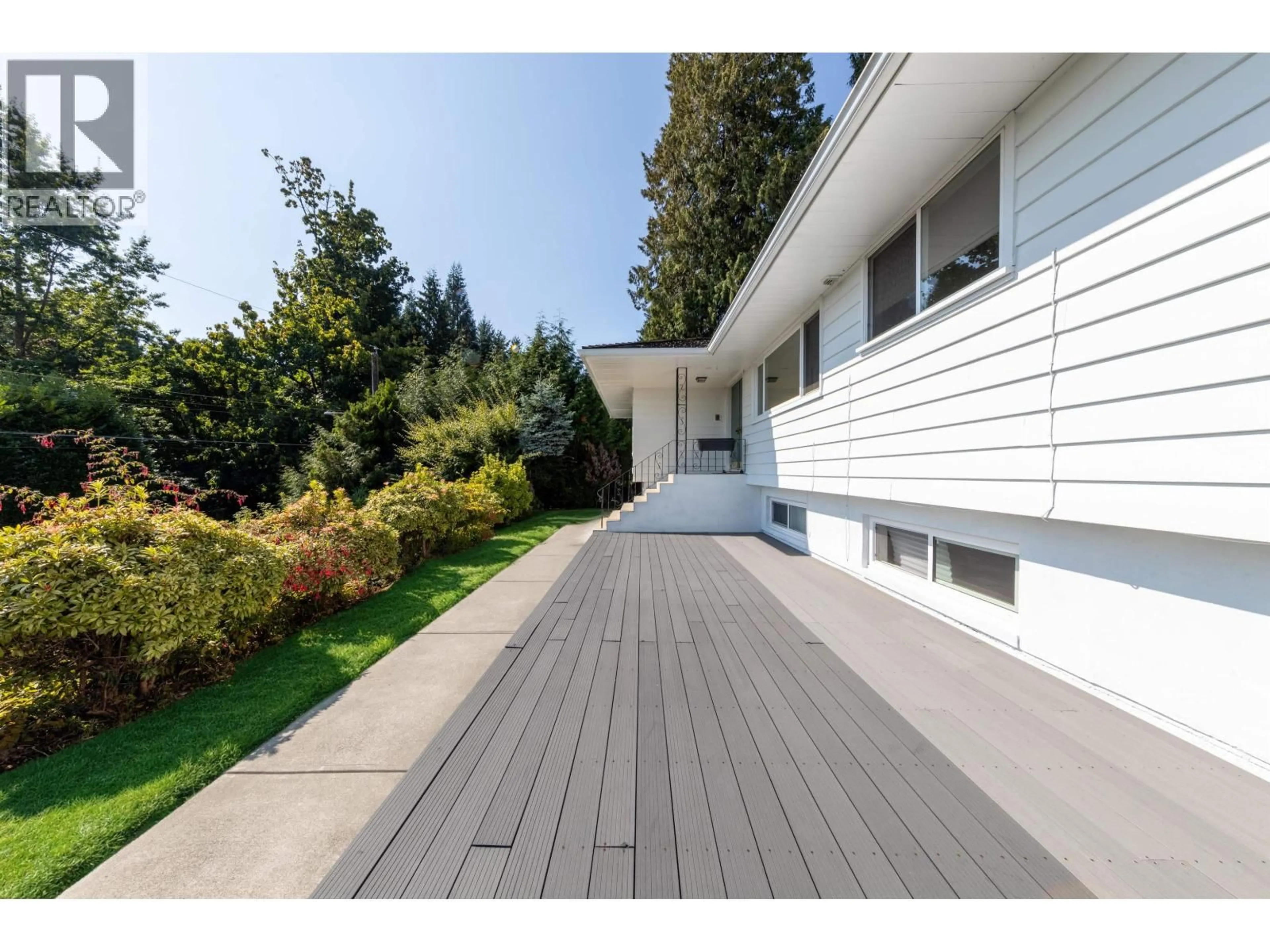 Home with vinyl exterior material, street for 1895 ROSEBERY AVENUE, West Vancouver British Columbia V7V2Z5
