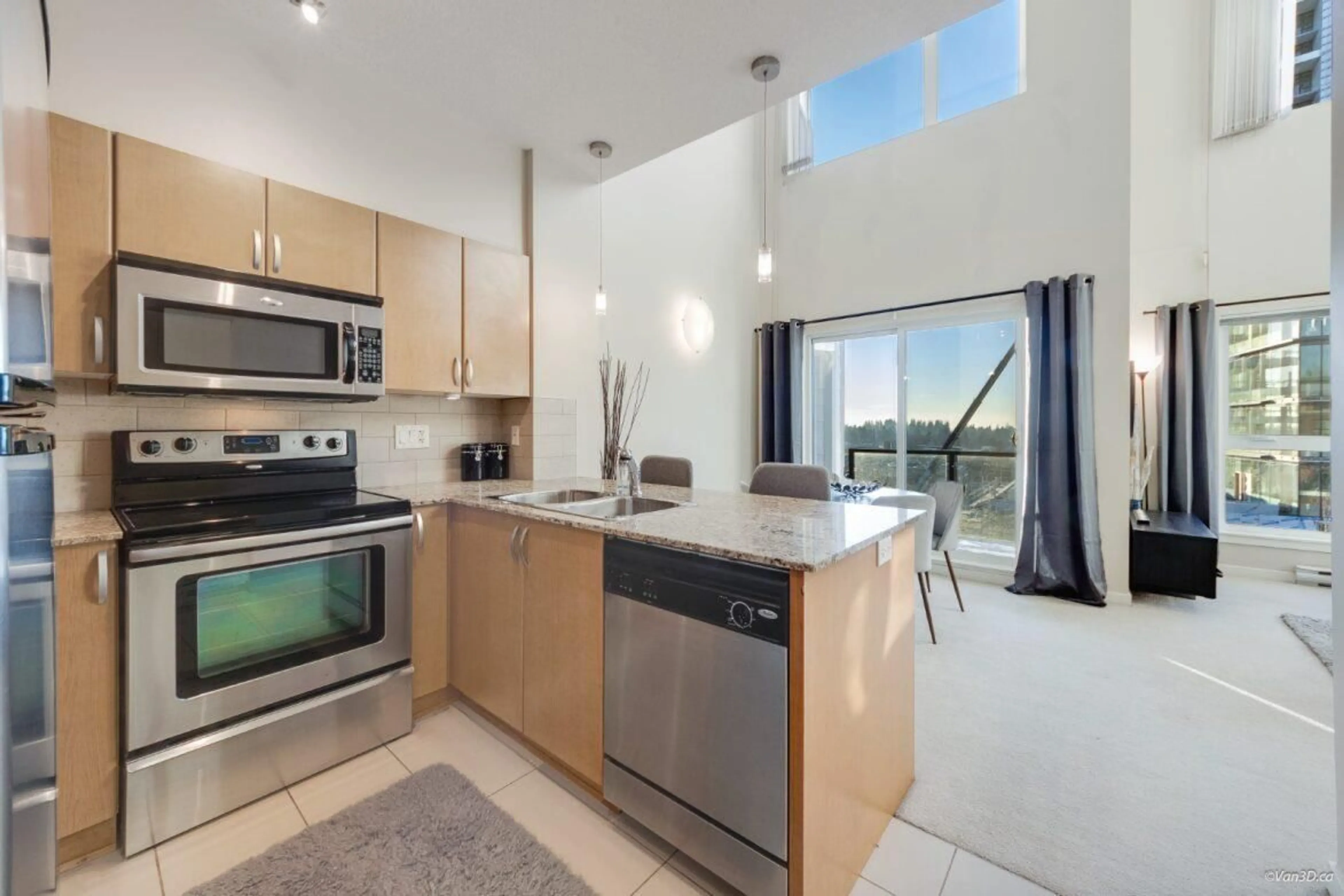 Open concept kitchen, ceramic/tile floor for 403 - 13733 107A, Surrey British Columbia V3T0B7