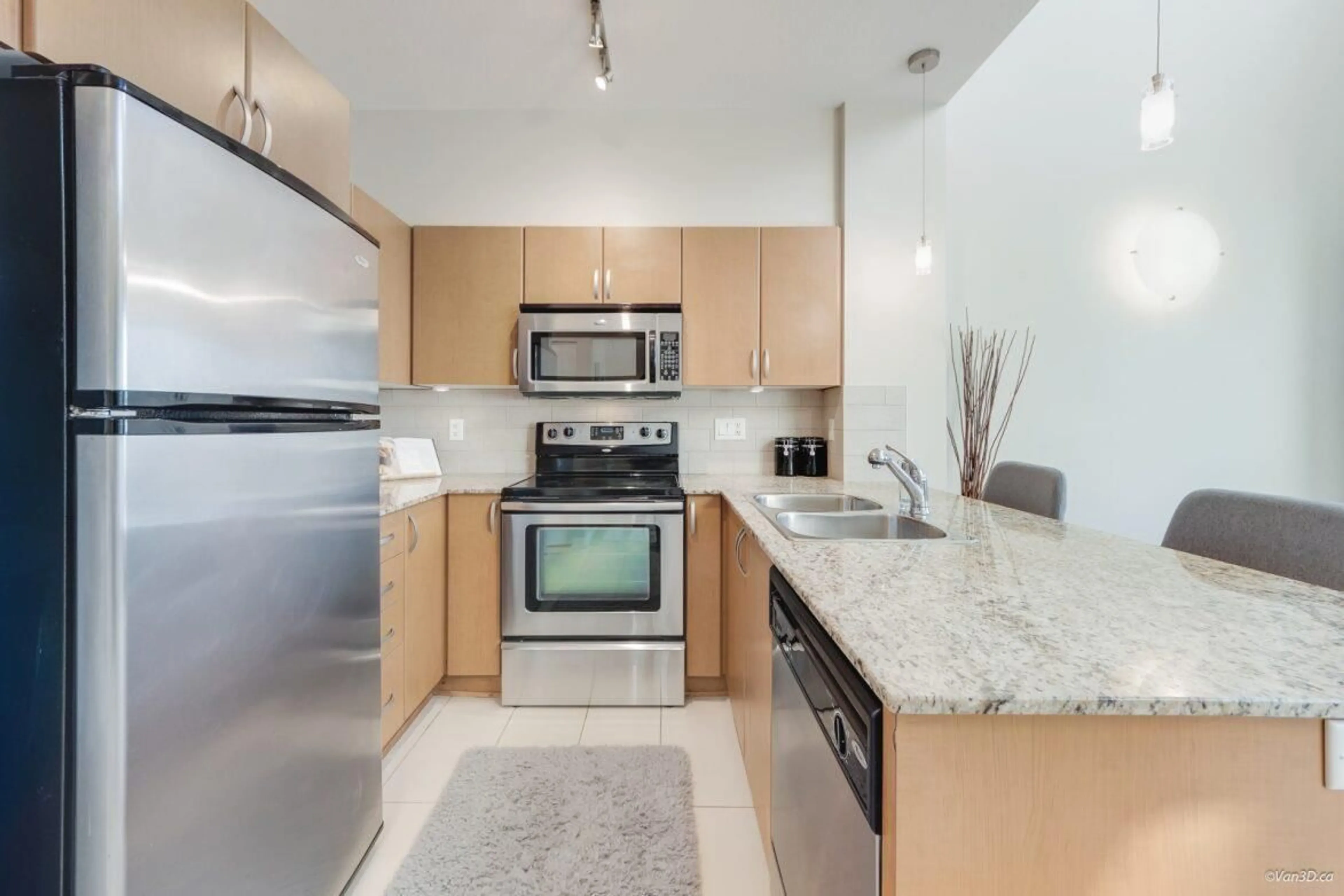 Standard kitchen, unknown for 403 - 13733 107A, Surrey British Columbia V3T0B7