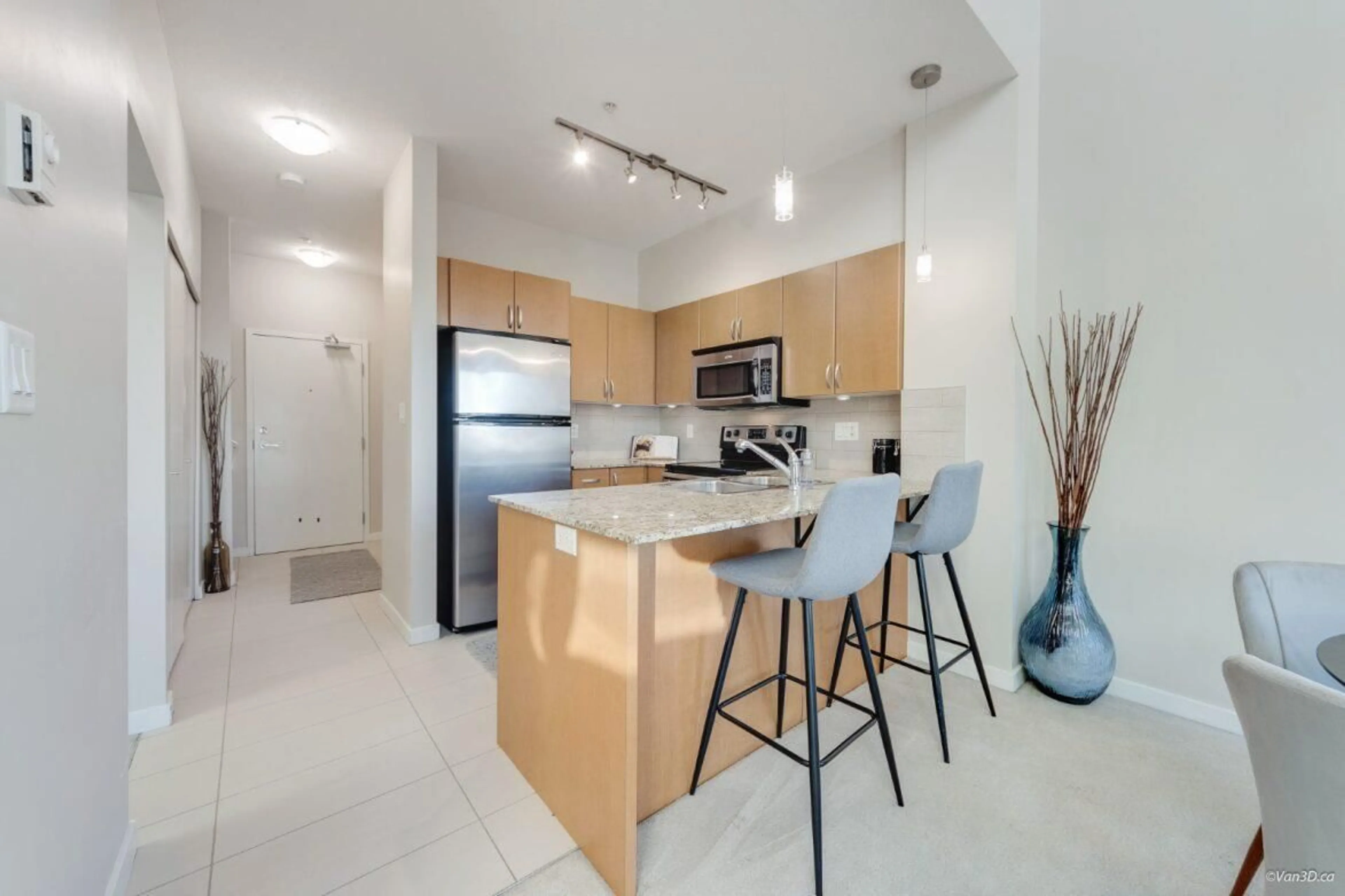 Standard kitchen, unknown for 403 - 13733 107A, Surrey British Columbia V3T0B7