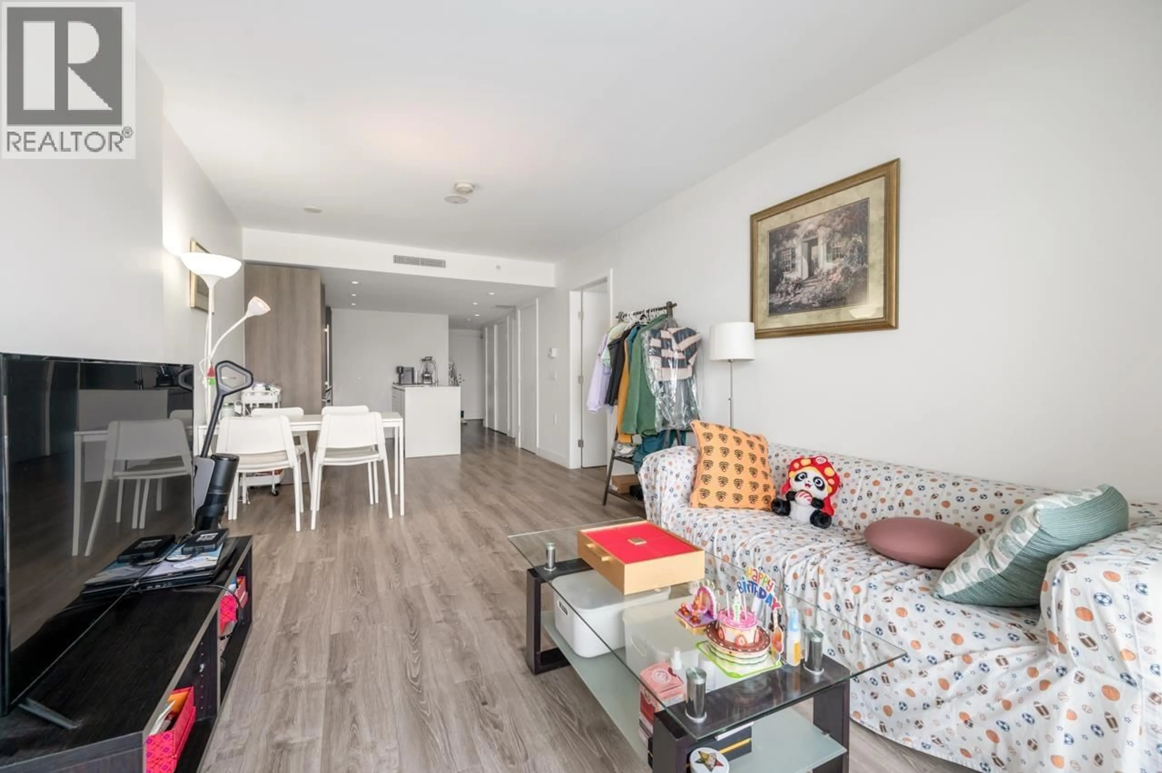 A pic of a room for 720 - 6328 NO. 3 ROAD, Richmond British Columbia V6Y0L6