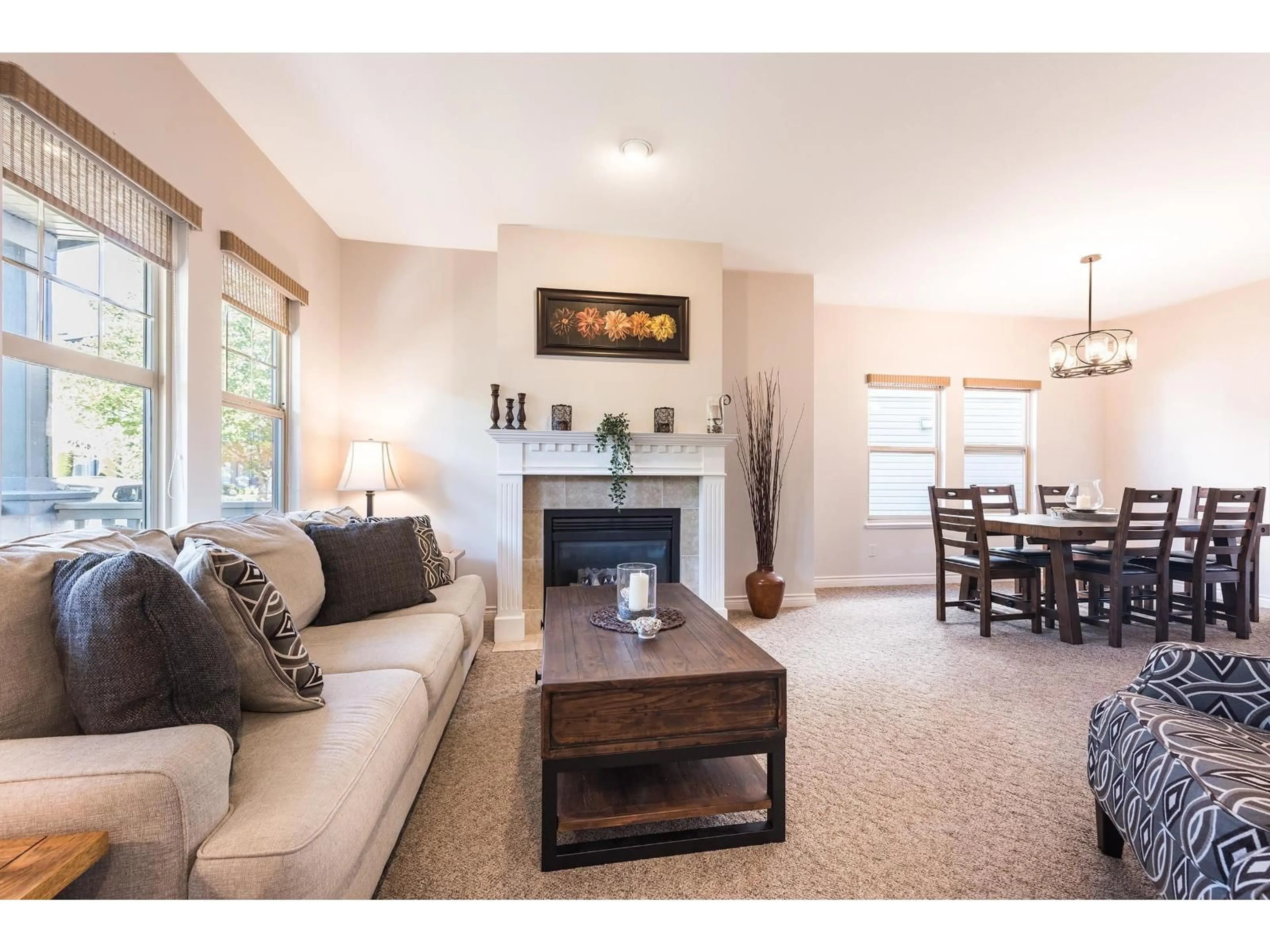 Living room with furniture, unknown for 36250 AUGUSTON SOUTH, Abbotsford British Columbia V3G2Y9