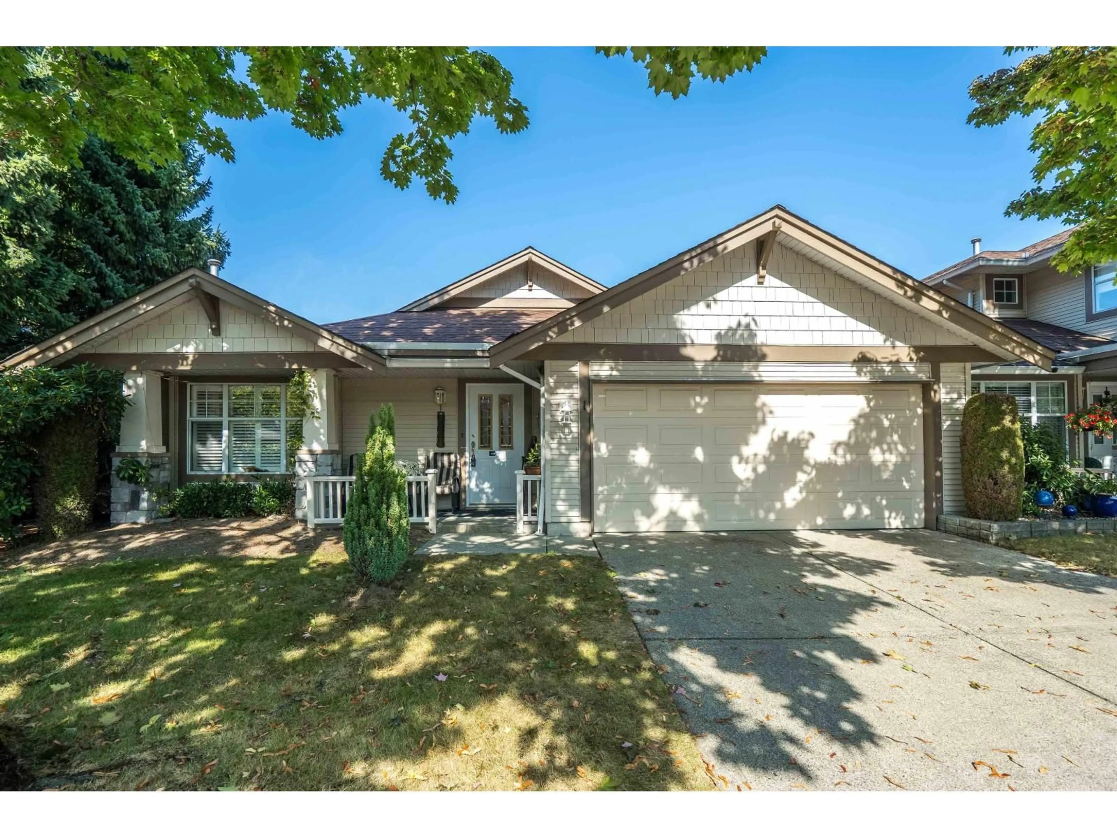 Home with vinyl exterior material, street for 1 - 20751 87, Langley British Columbia V1M2X3