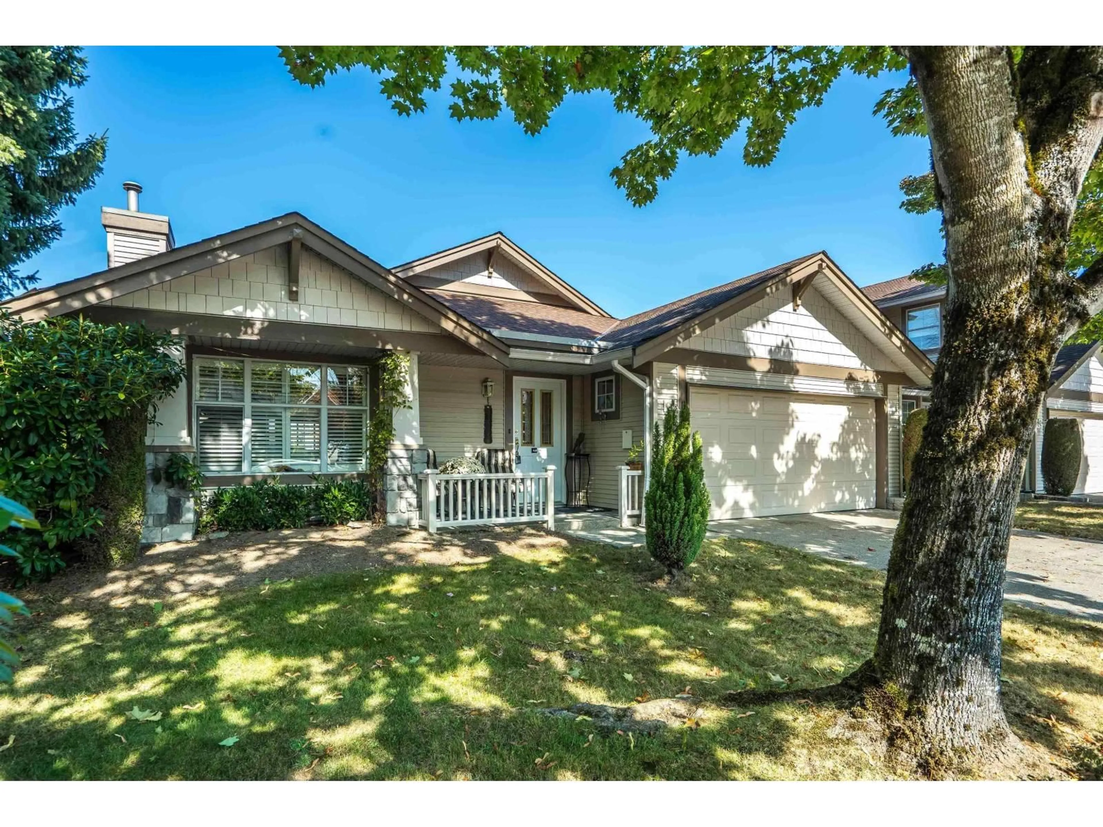 Home with vinyl exterior material, street for 1 - 20751 87, Langley British Columbia V1M2X3