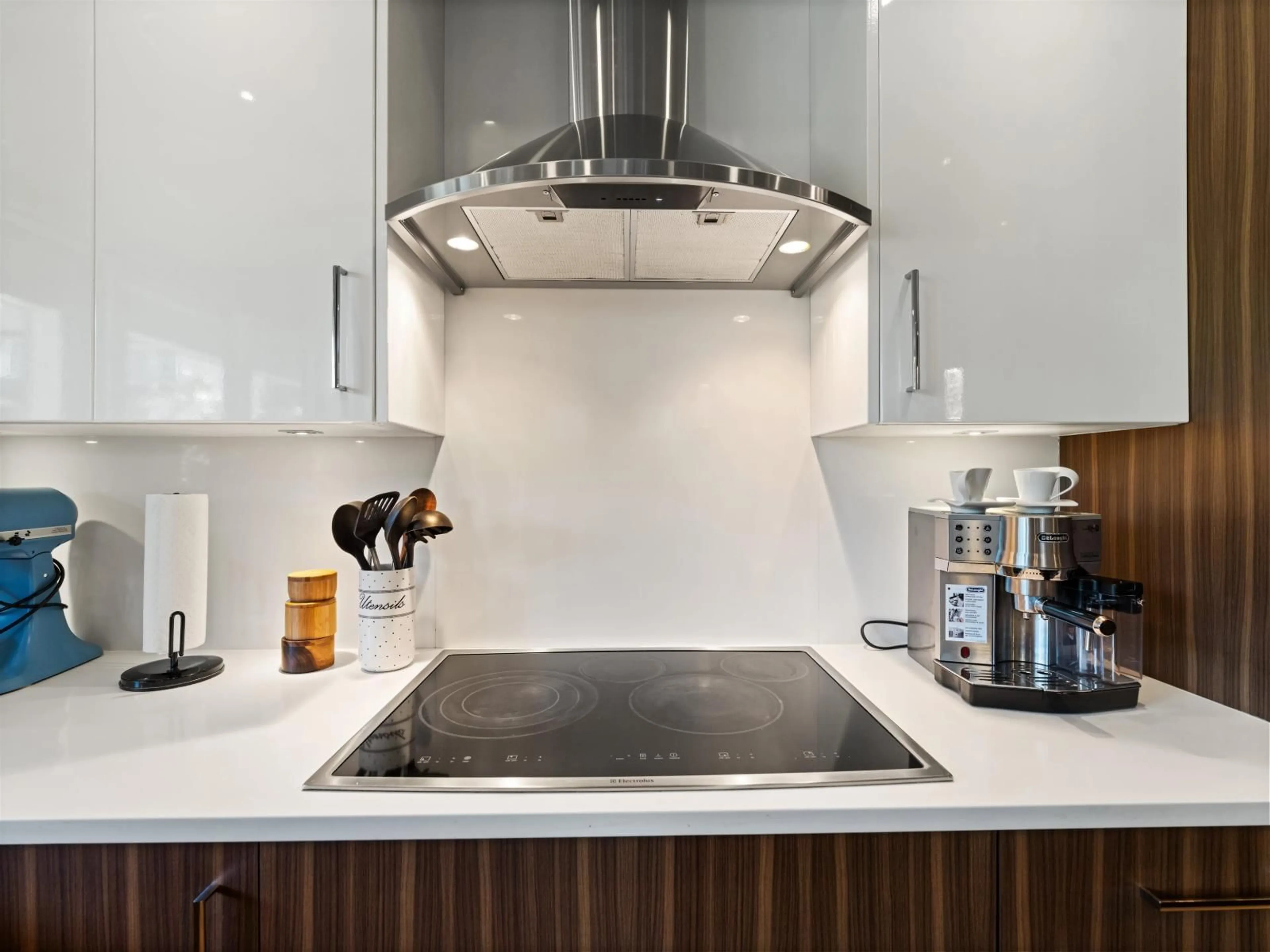Contemporary kitchen, ceramic/tile floor for 5 - 15177 60, Surrey British Columbia V3S5J7
