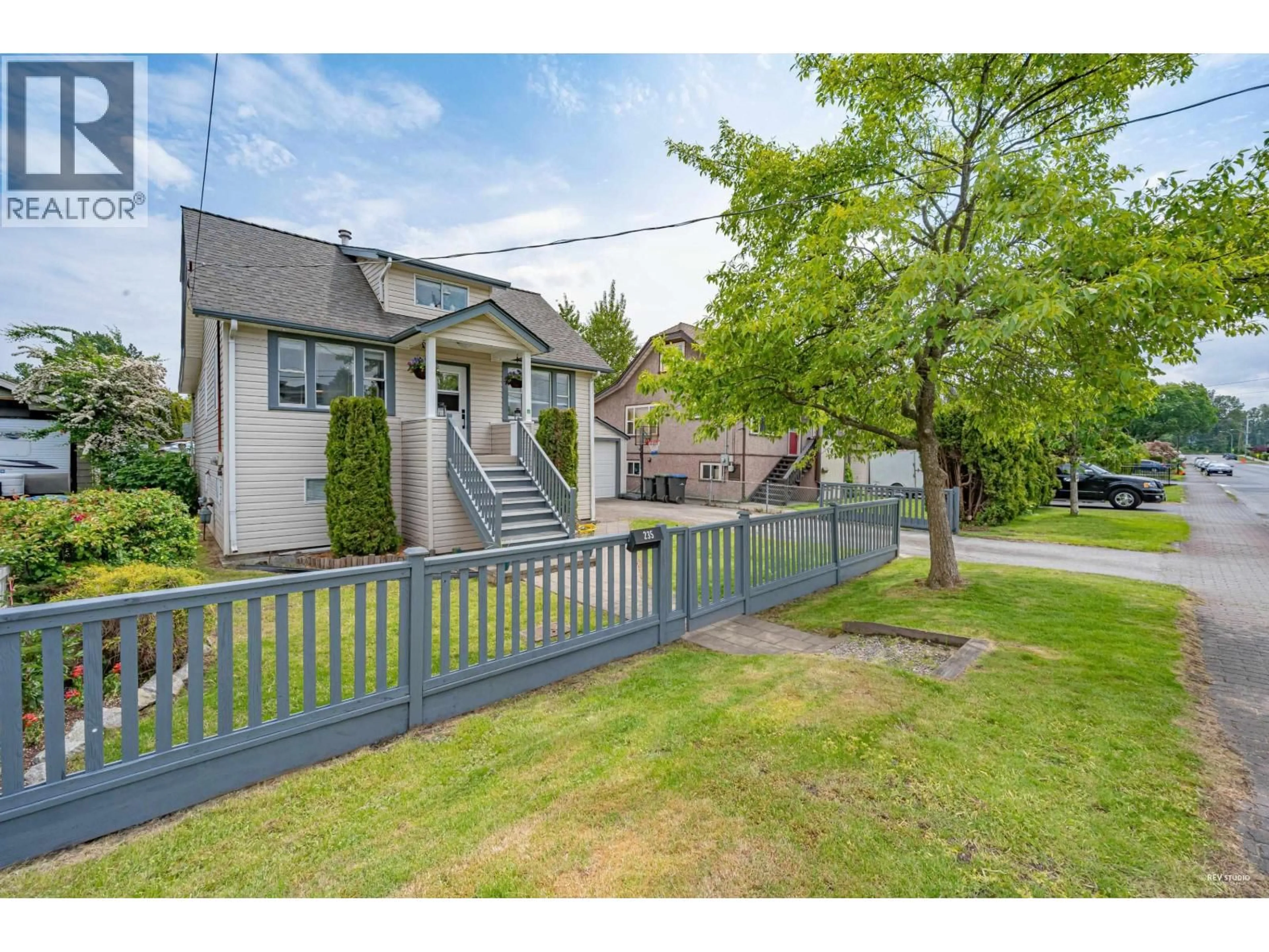 A pic from outside/outdoor area/front of a property/back of a property/a pic from drone, street for 235 PEMBINA STREET, New Westminster British Columbia V3M5J3
