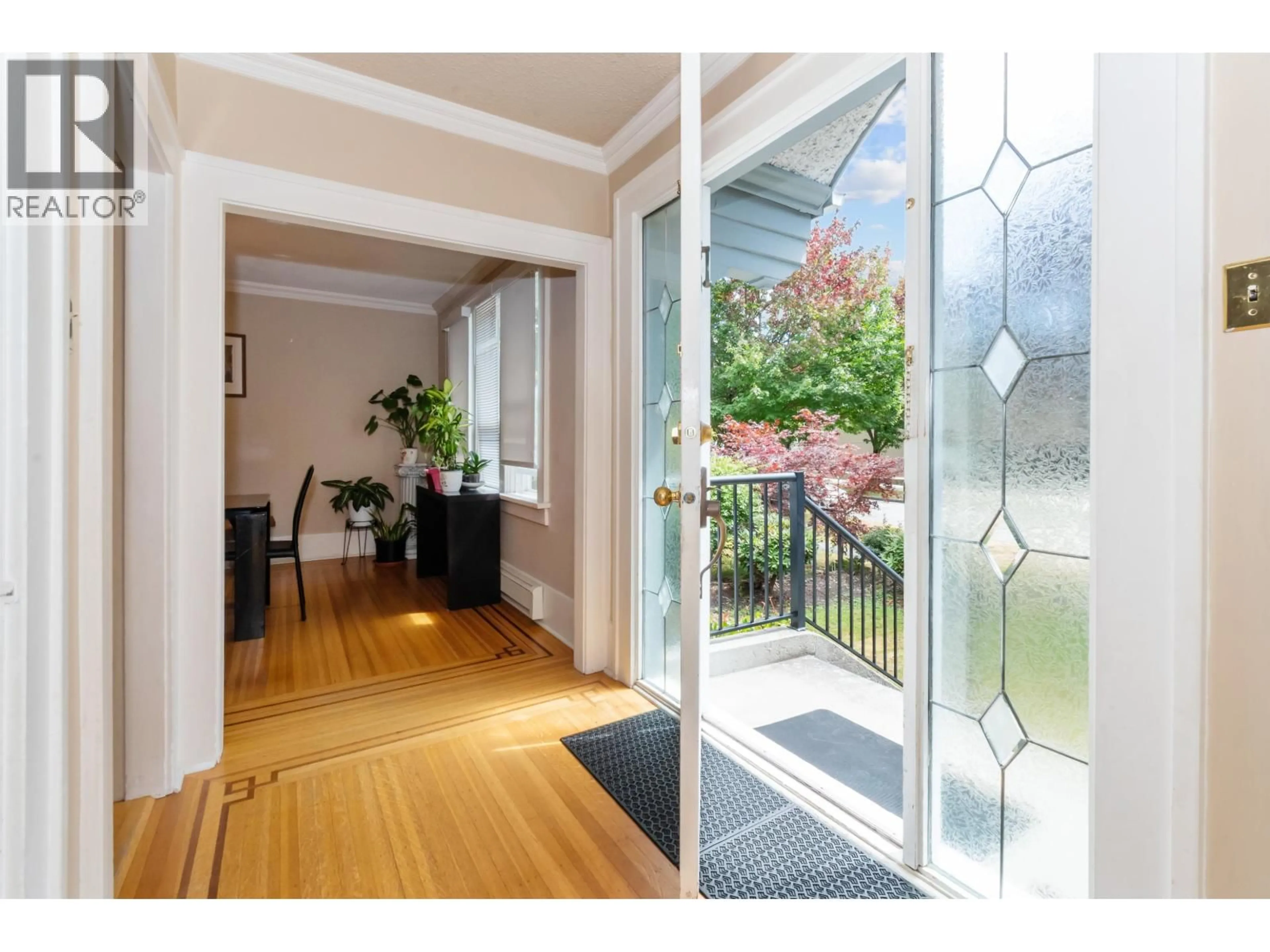 Indoor entryway for 1945 45TH AVENUE, Vancouver British Columbia V6M2H7