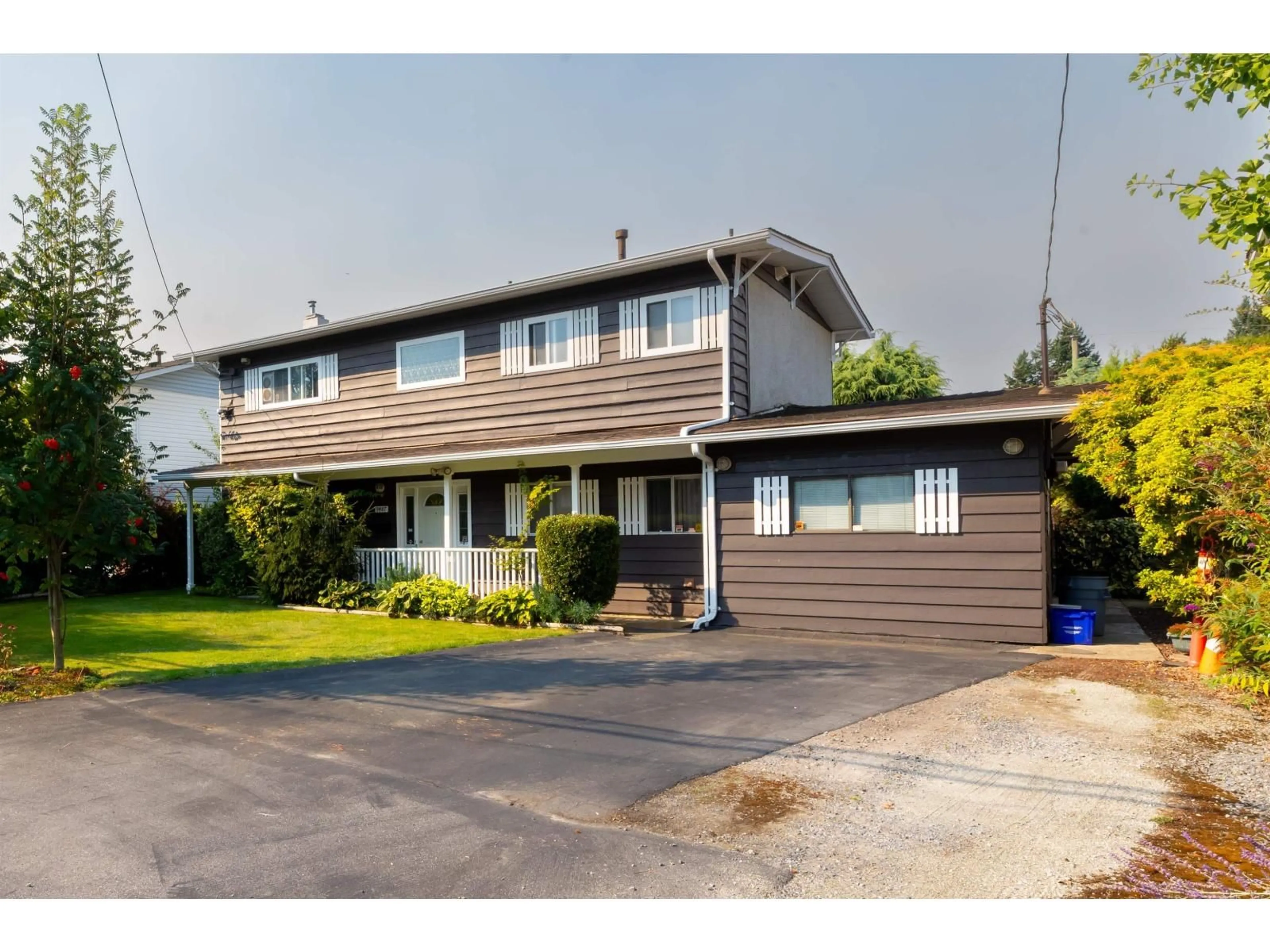 Home with vinyl exterior material, street for 9487 118, Delta British Columbia V4C6J3