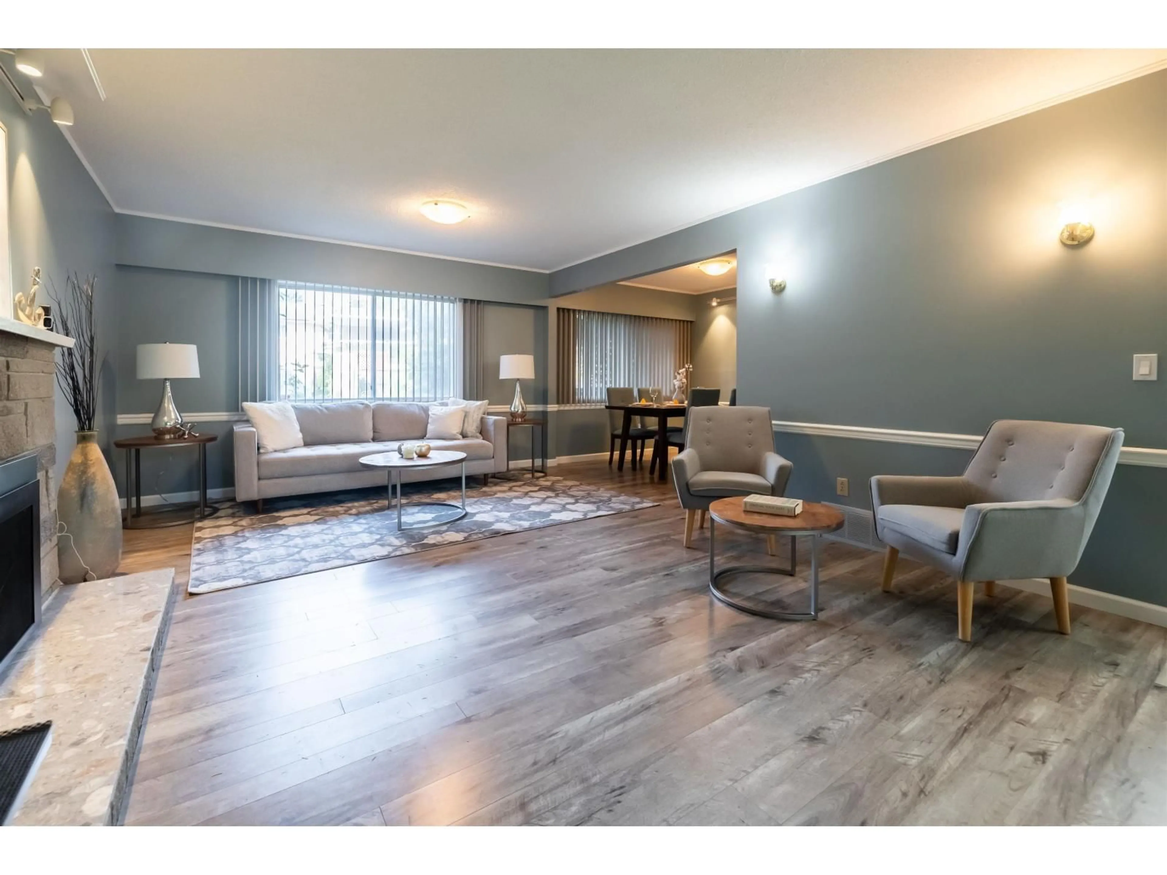 Living room with furniture, wood/laminate floor for 9487 118, Delta British Columbia V4C6J3