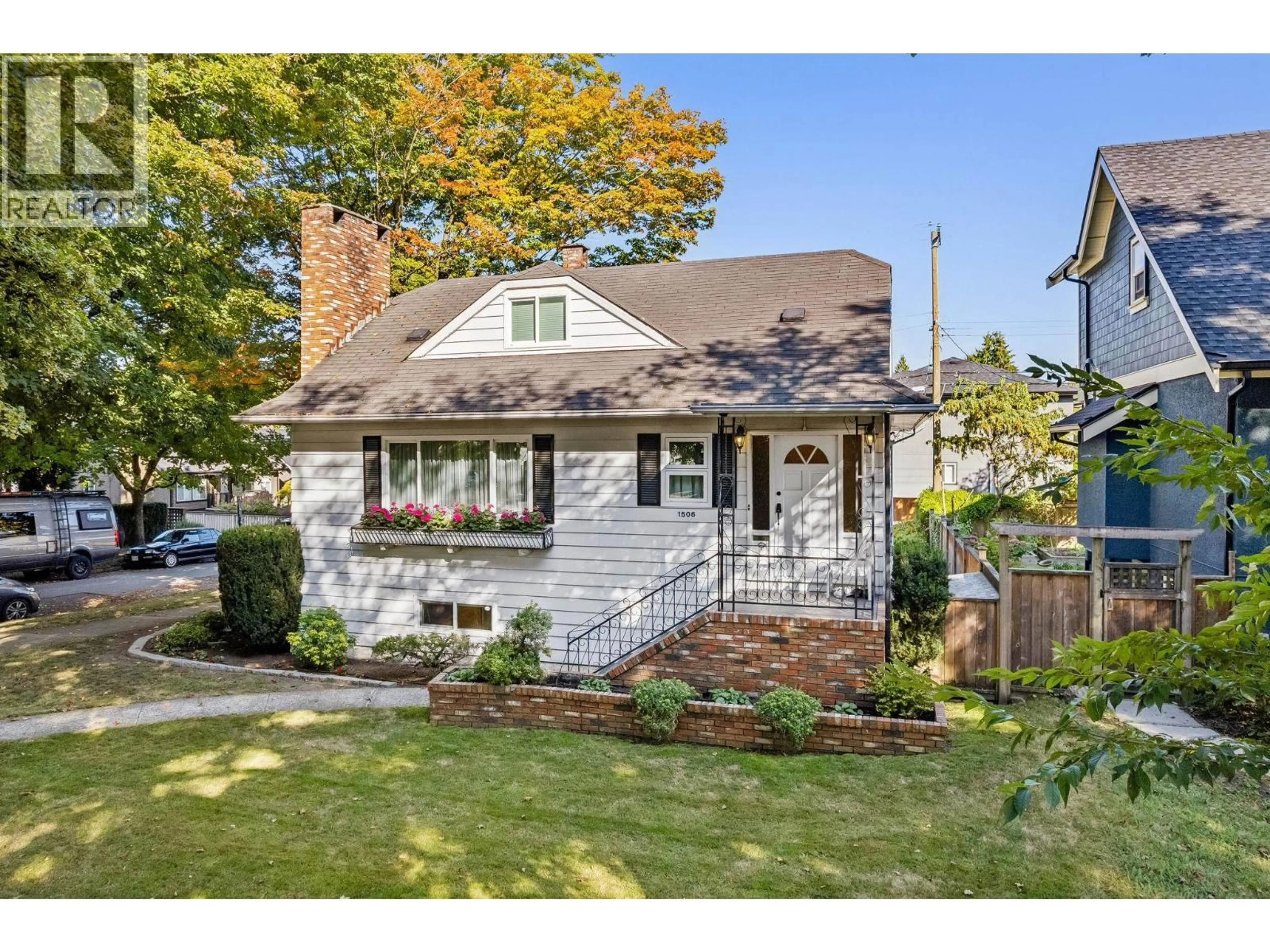 Home with vinyl exterior material, street for 1506 KAMLOOPS STREET, Vancouver British Columbia V5K3W2