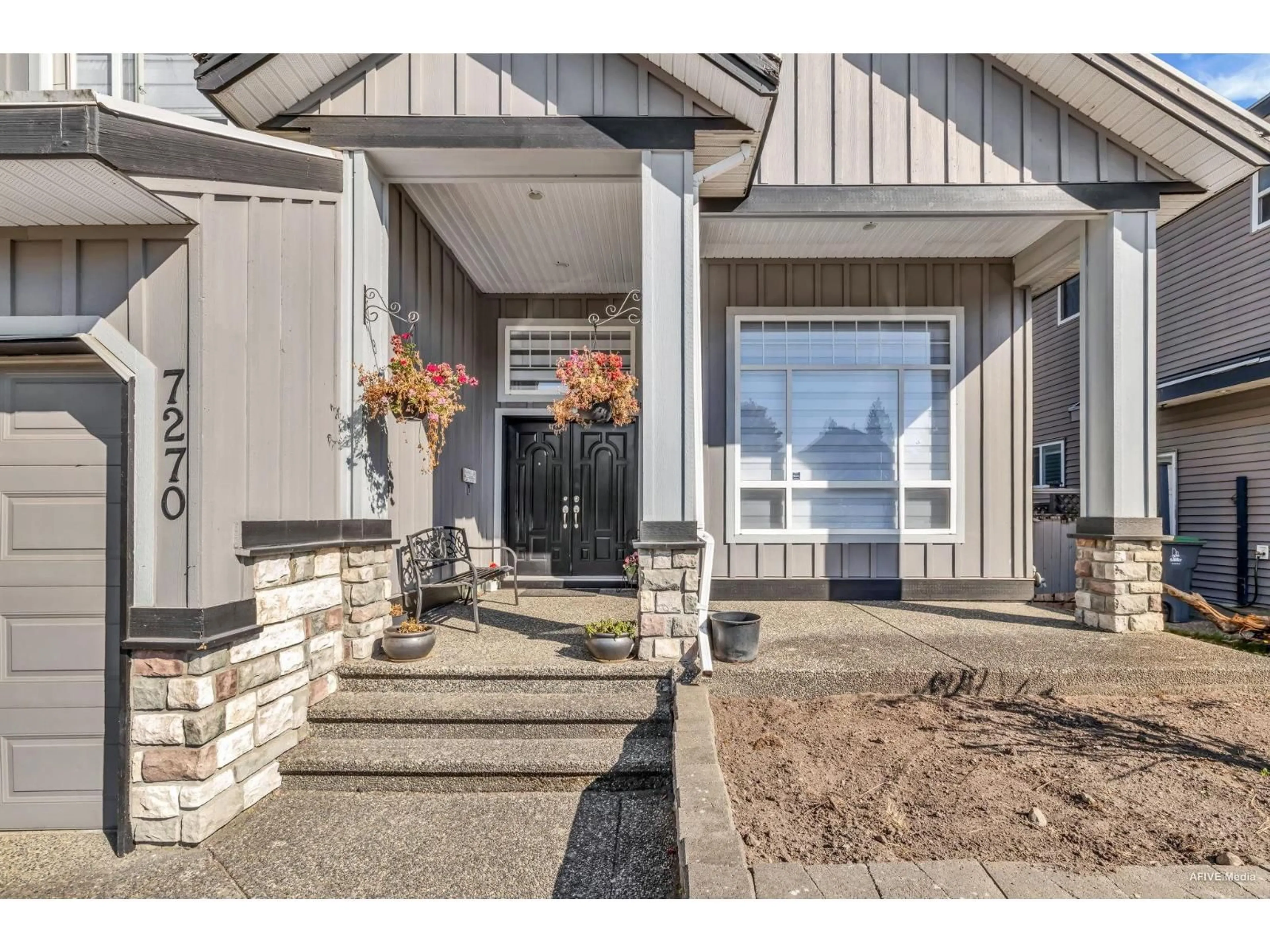 Indoor entryway for 7270 148, Surrey British Columbia V3S3E6
