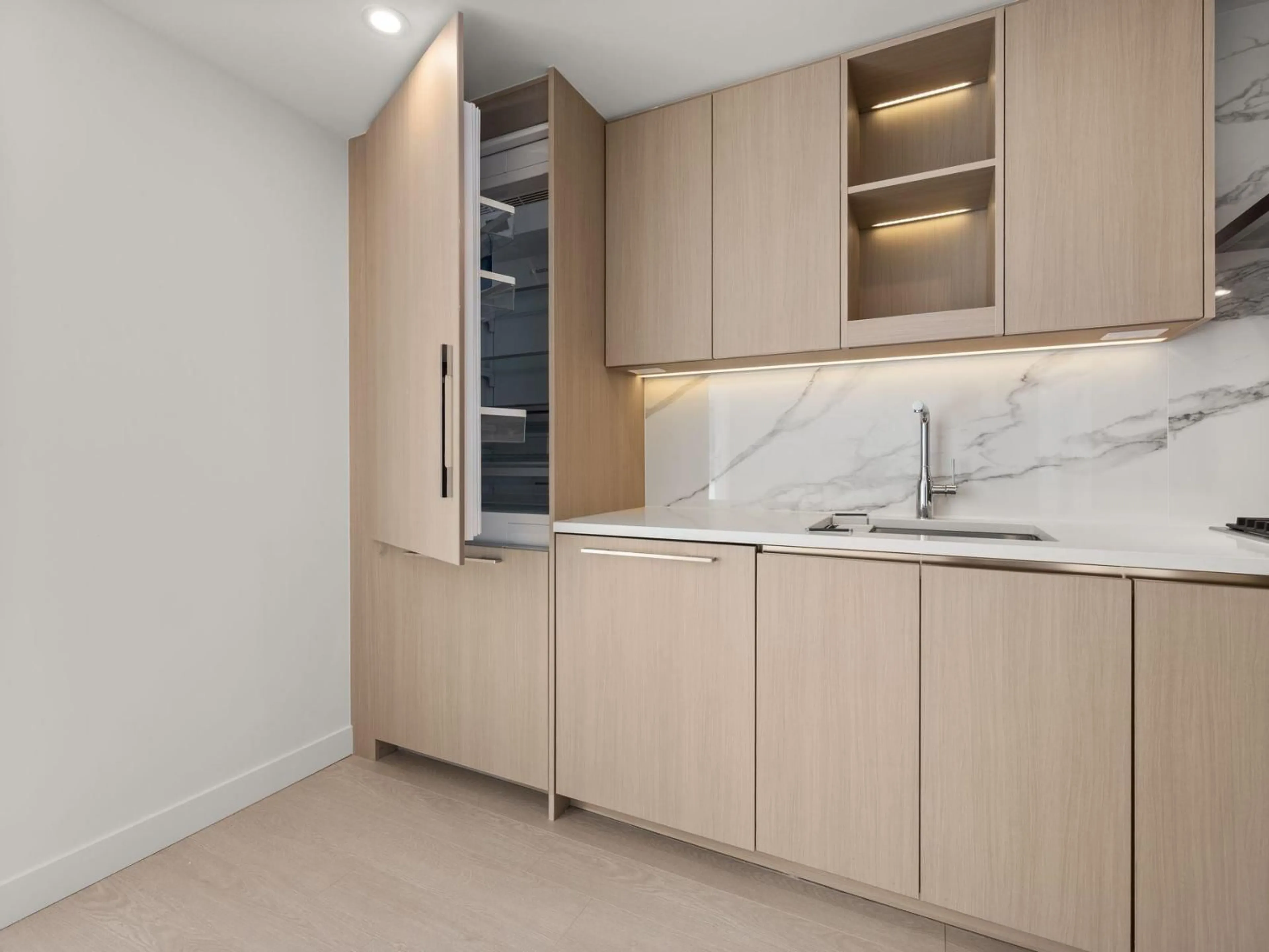 Standard kitchen, unknown for 2907 - 13778 100, Surrey British Columbia V3T0V3