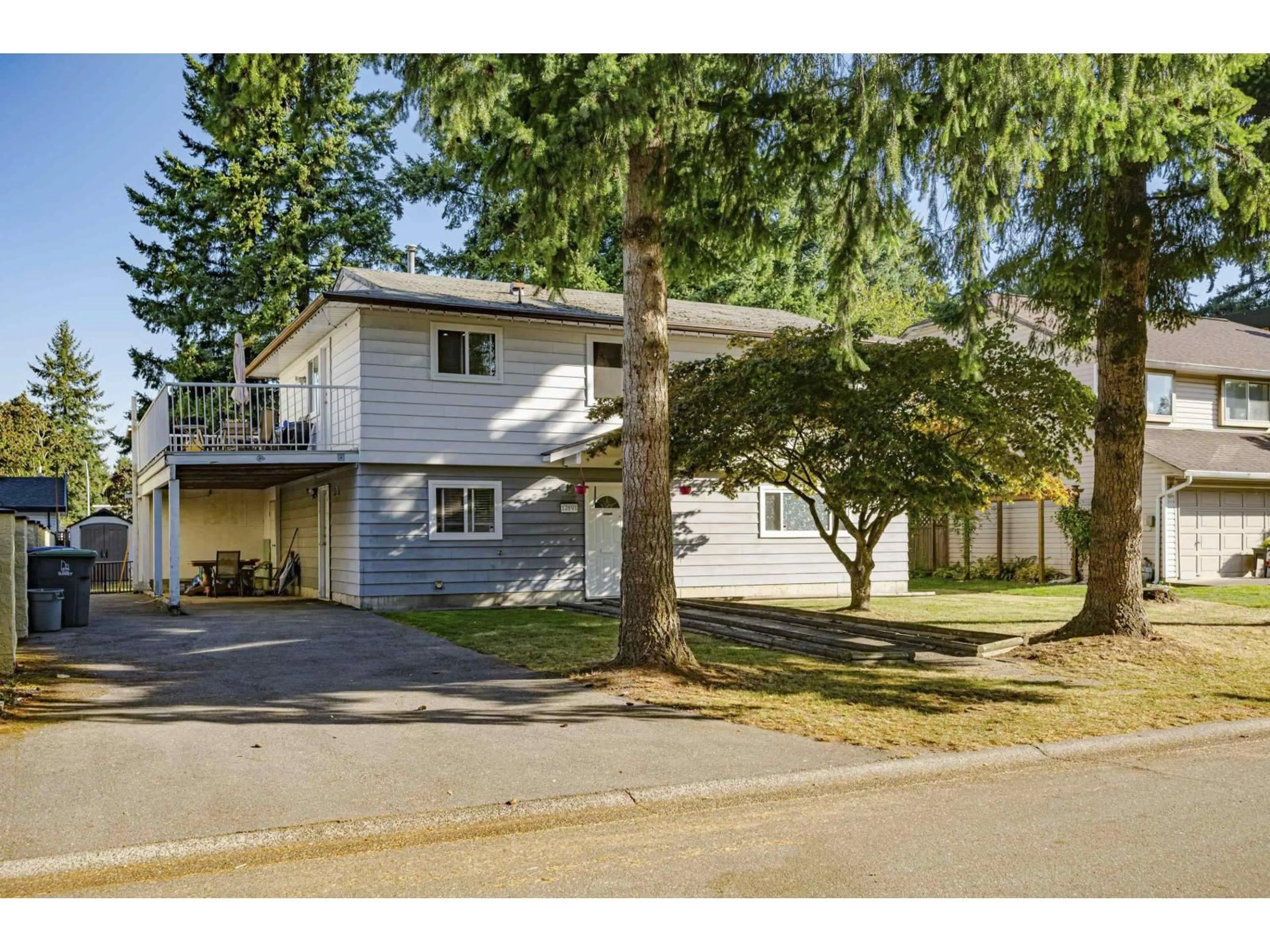 Home with vinyl exterior material, street for 12891 69, Surrey British Columbia V3W6W3